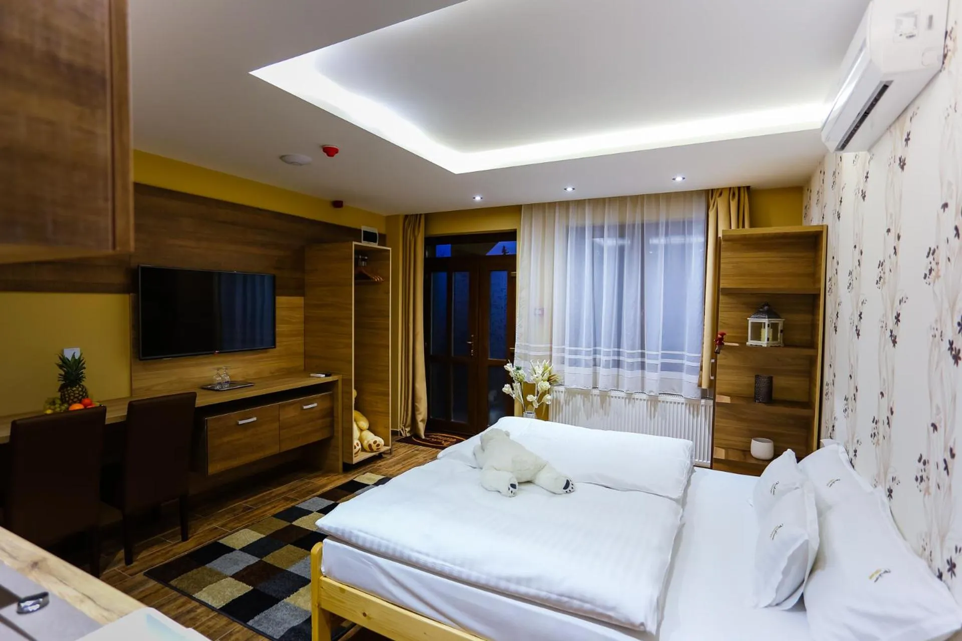 Bed in Madison Village