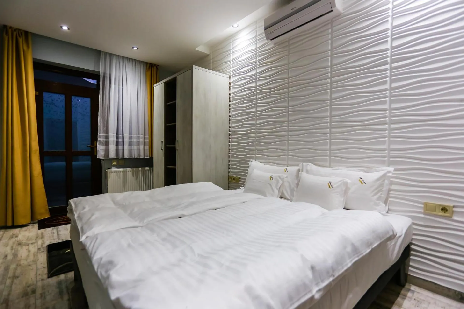 Bed in Madison Village