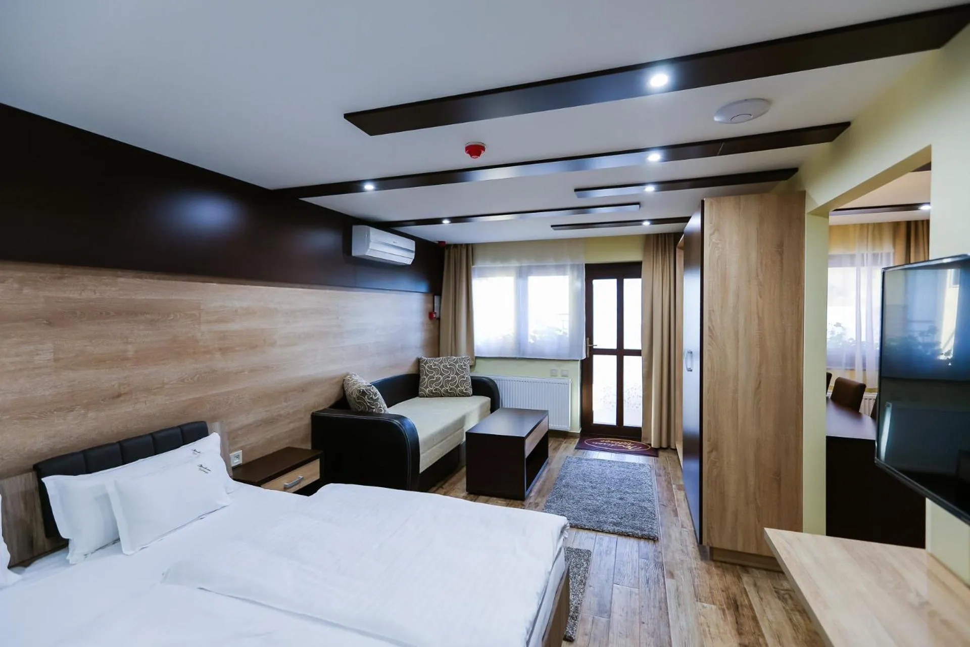 Bed in Madison Village