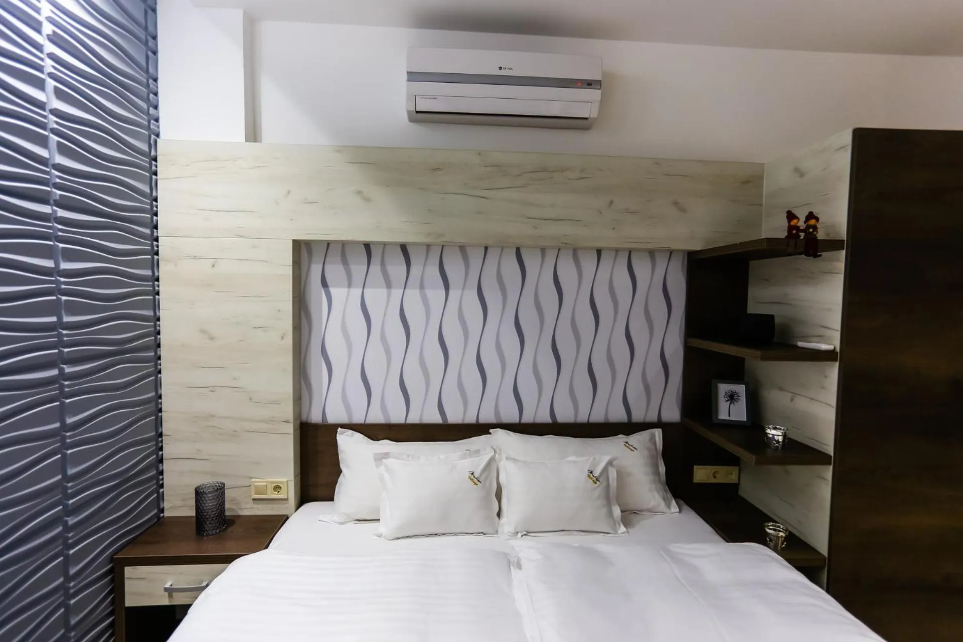 Bed in Madison Village