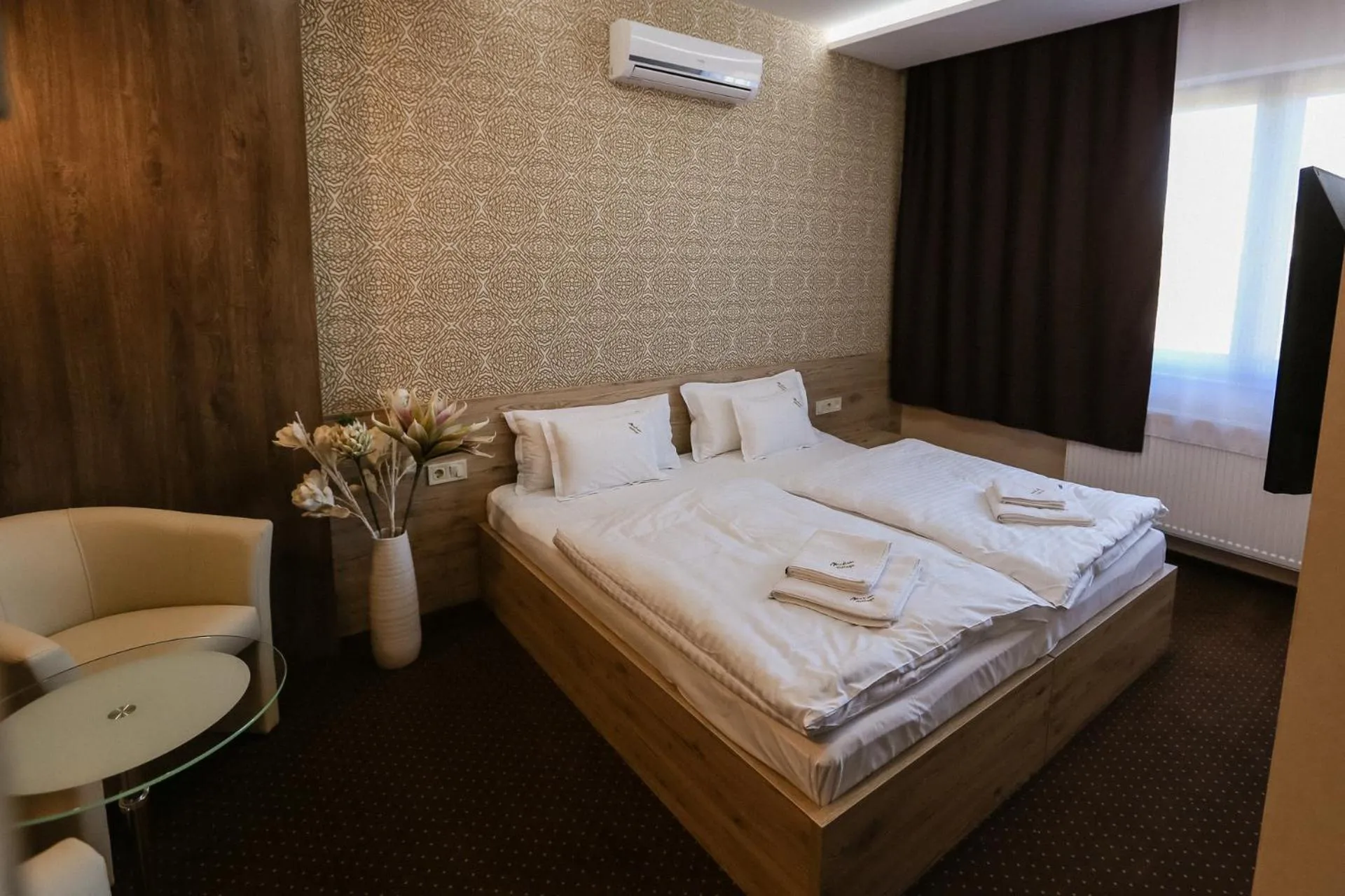 Bed in Madison Village