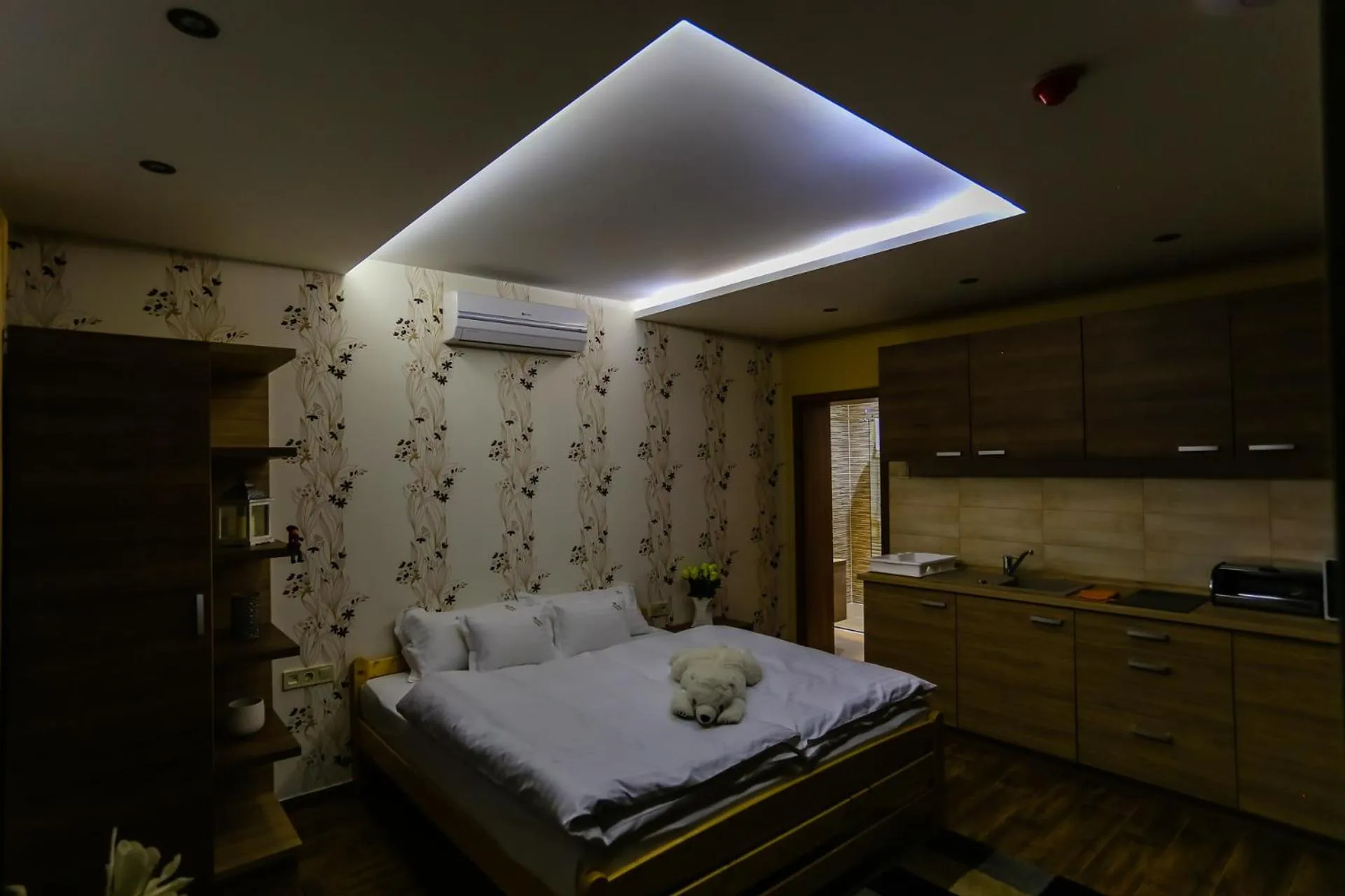 Bed in Madison Village