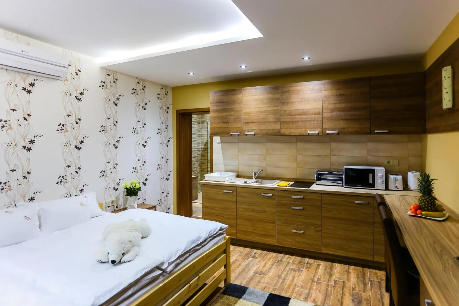 Bed in Madison Village