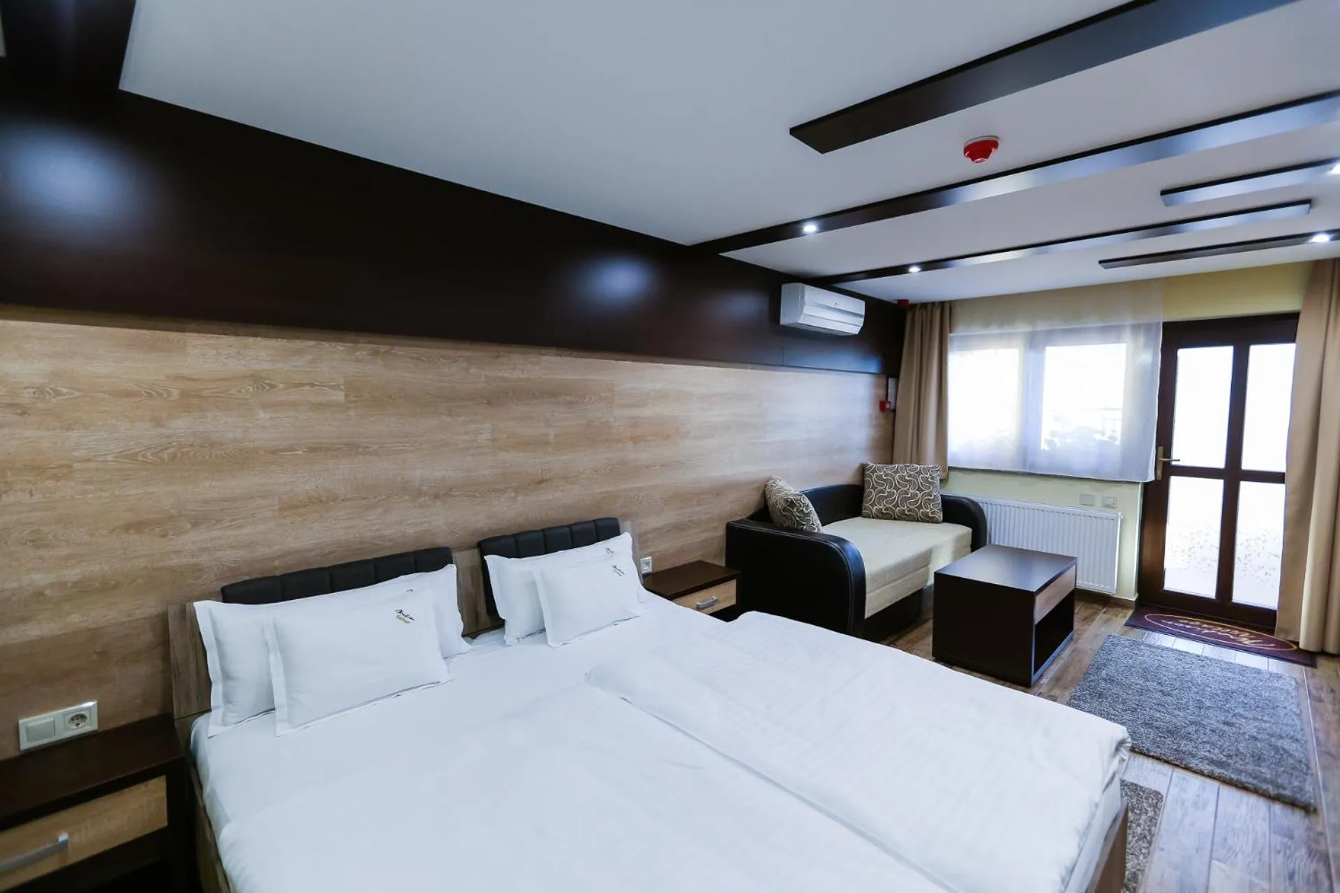 Bed in Madison Village