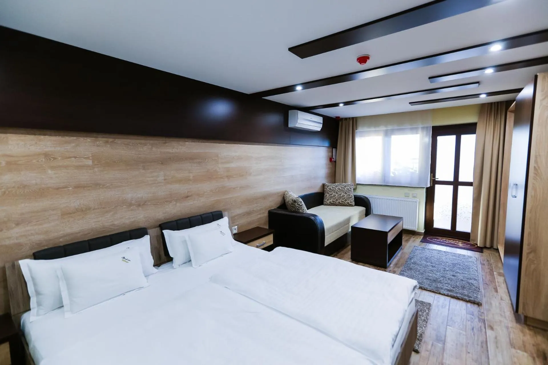 Bed in Madison Village