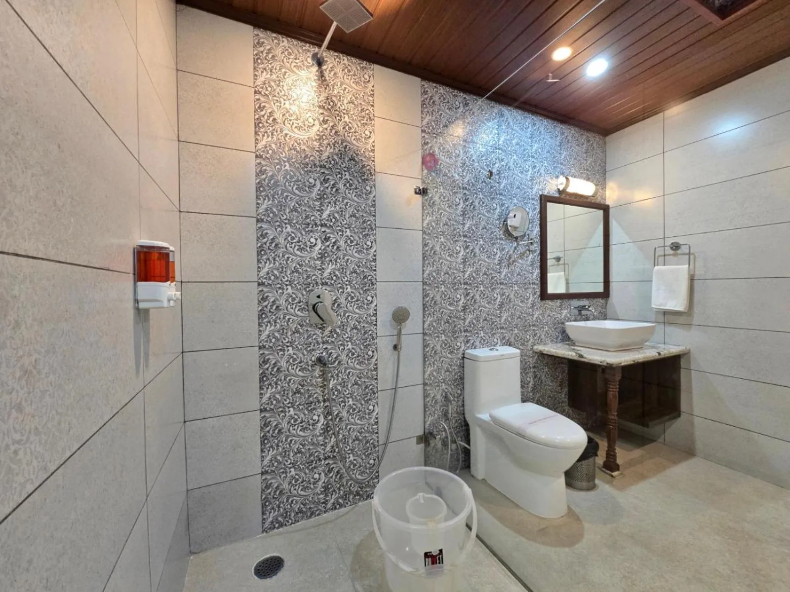 KAMNA HILL RESORT a Boutique cottages