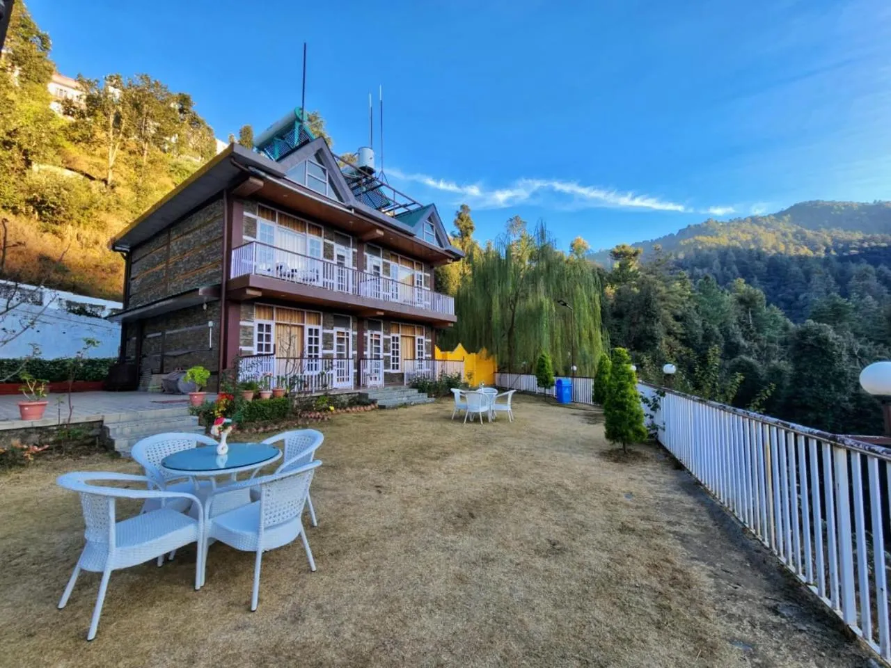 KAMNA HILL RESORT a Boutique cottages