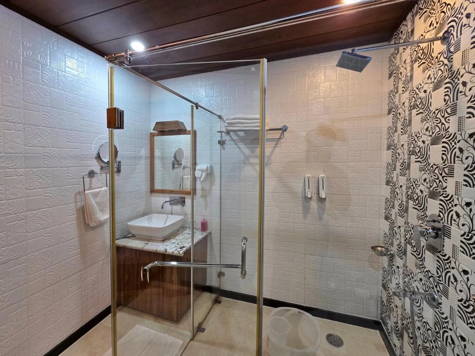 KAMNA HILL RESORT a Boutique cottages