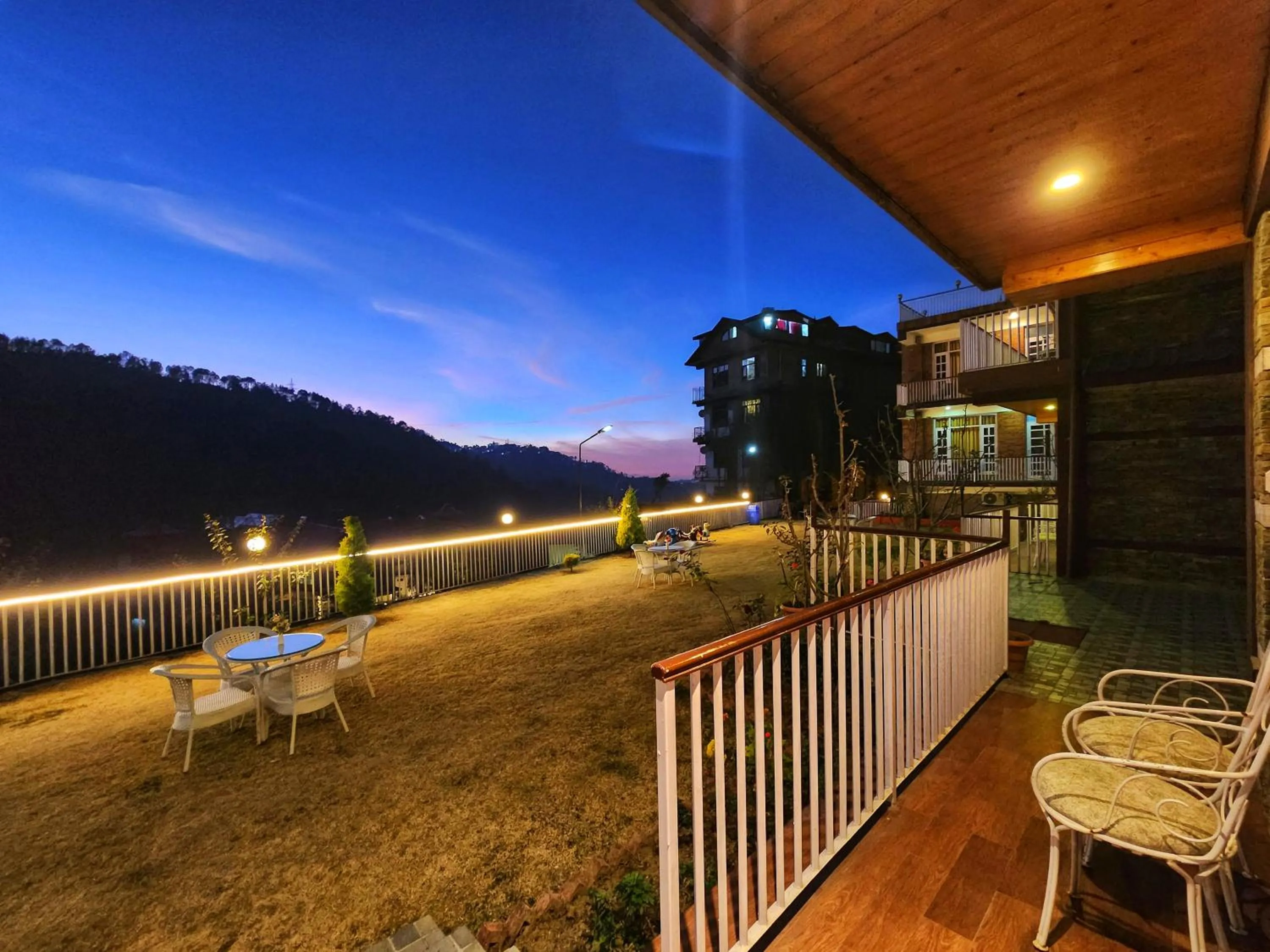 KAMNA HILL RESORT a Boutique cottages