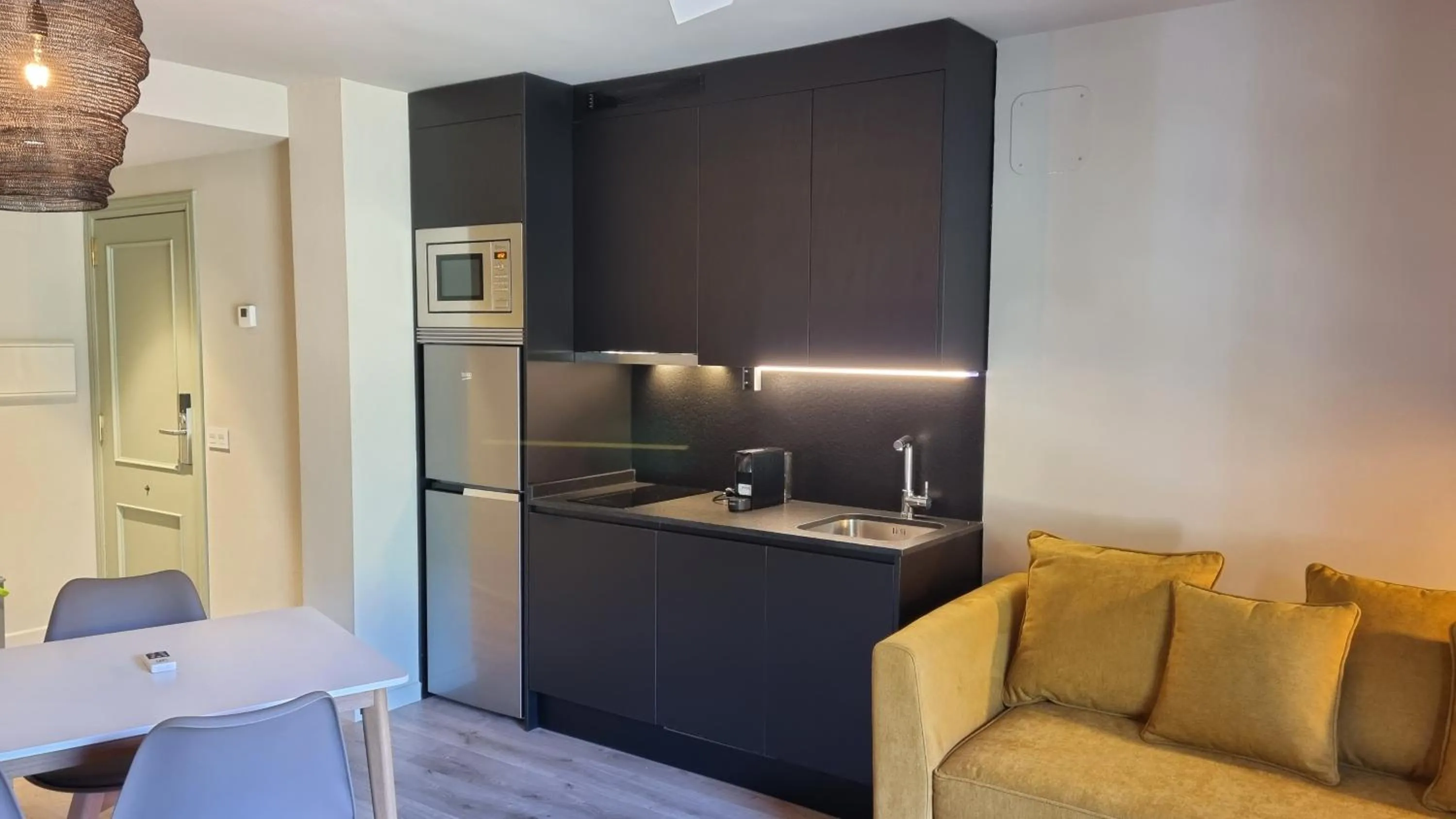 Kitchen or kitchenette in Apartamentos LCR Boutique, LCR Suites y LCR Los Valles