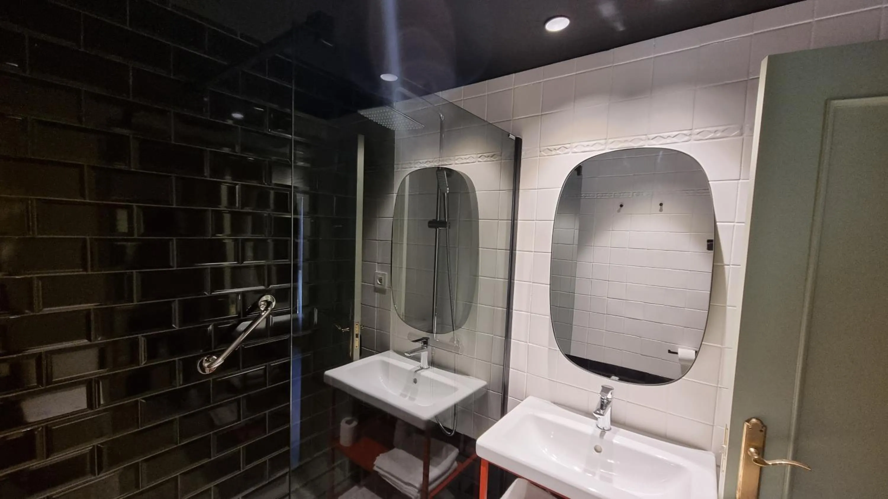 Bathroom in Apartamentos LCR Boutique, LCR Suites y LCR Los Valles