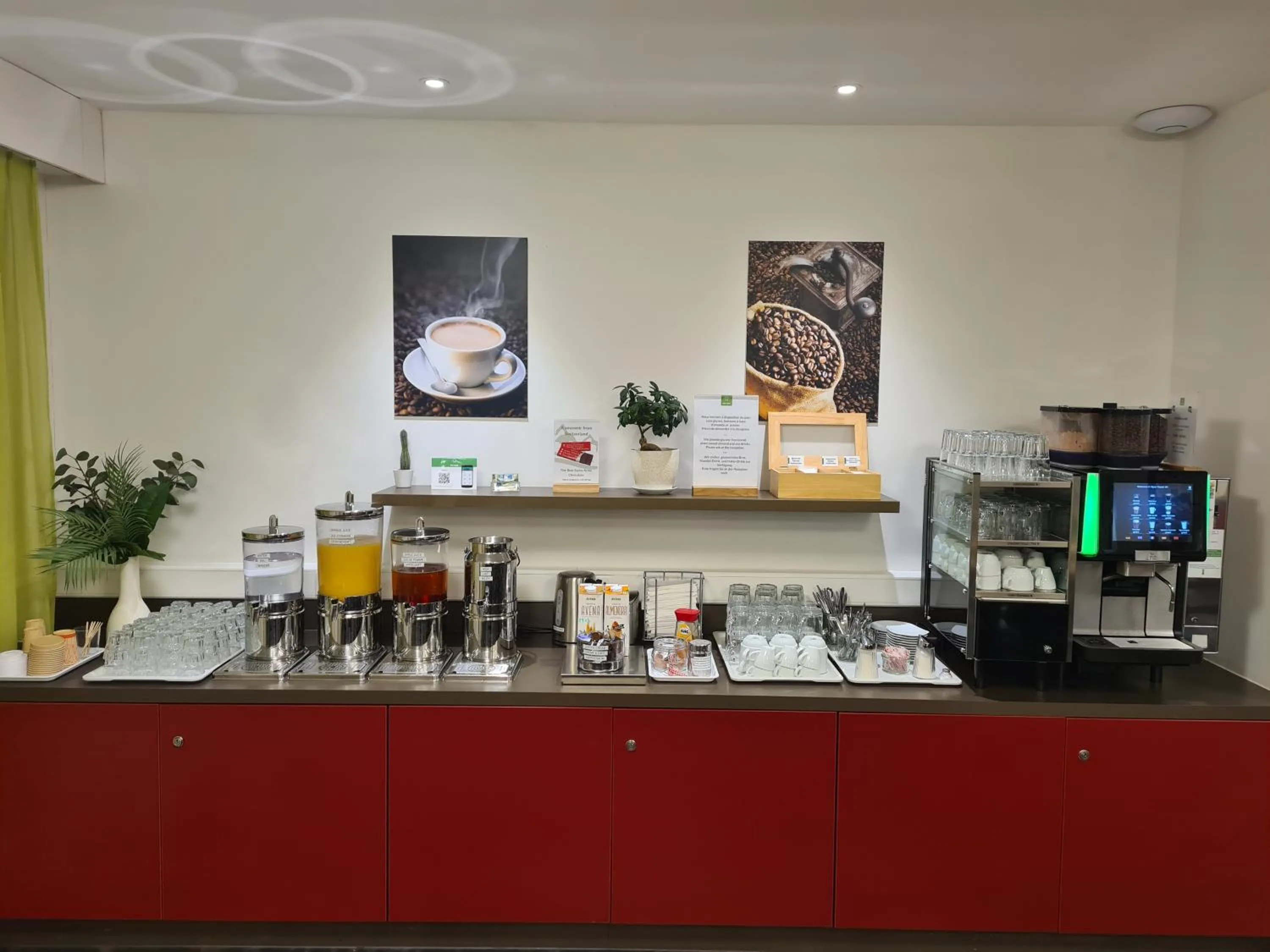 Breakfast in Nyon Hostel