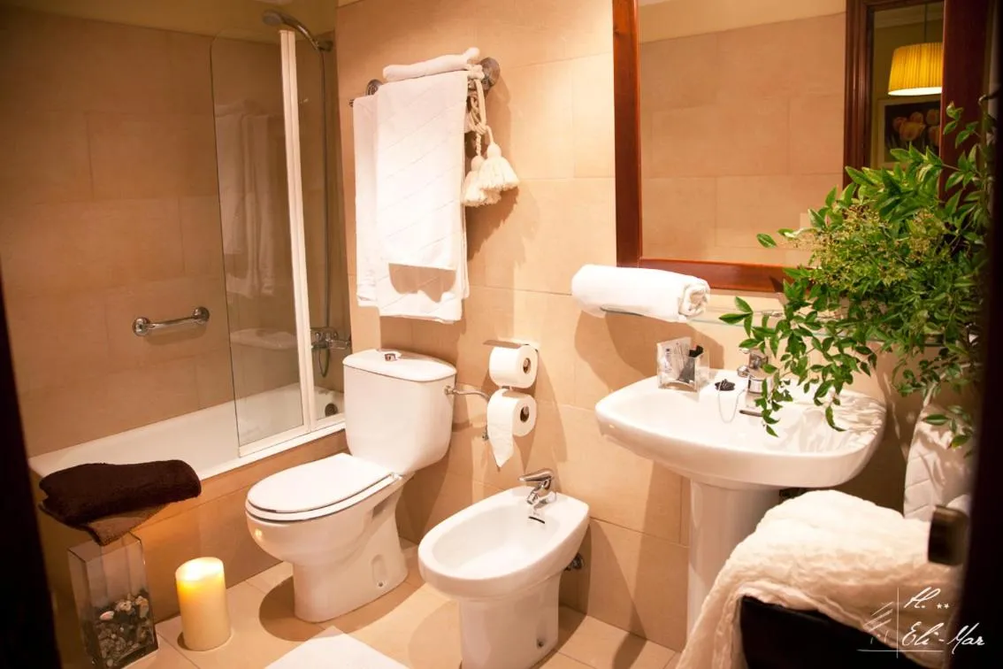 Bathroom in Hotel Eli-Mar