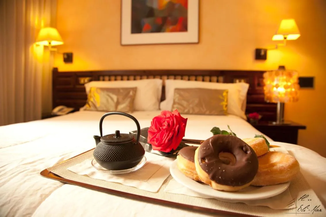 Food, Bed in Hotel Eli-Mar