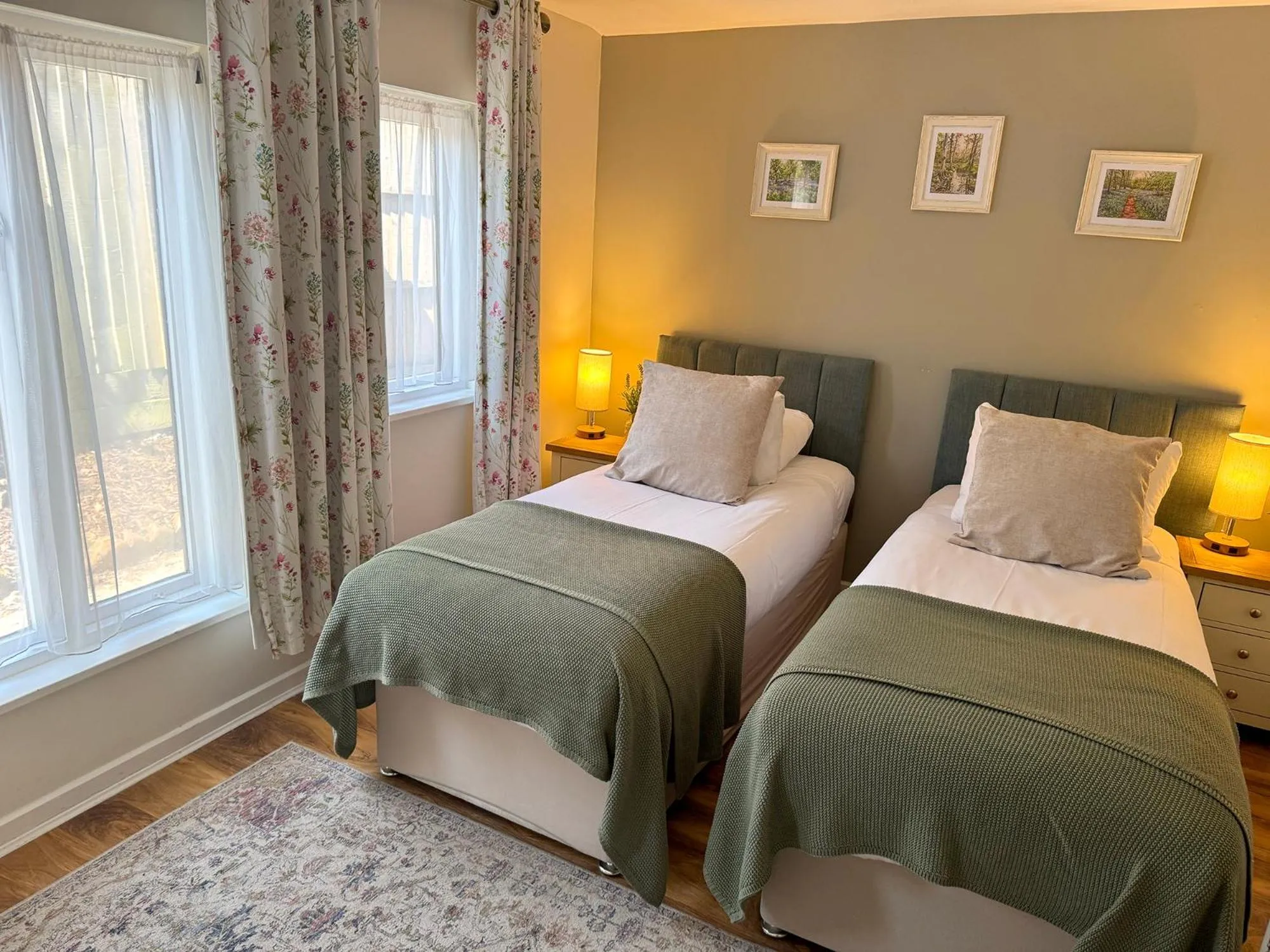 Bed in Thatched Cottage Hotel