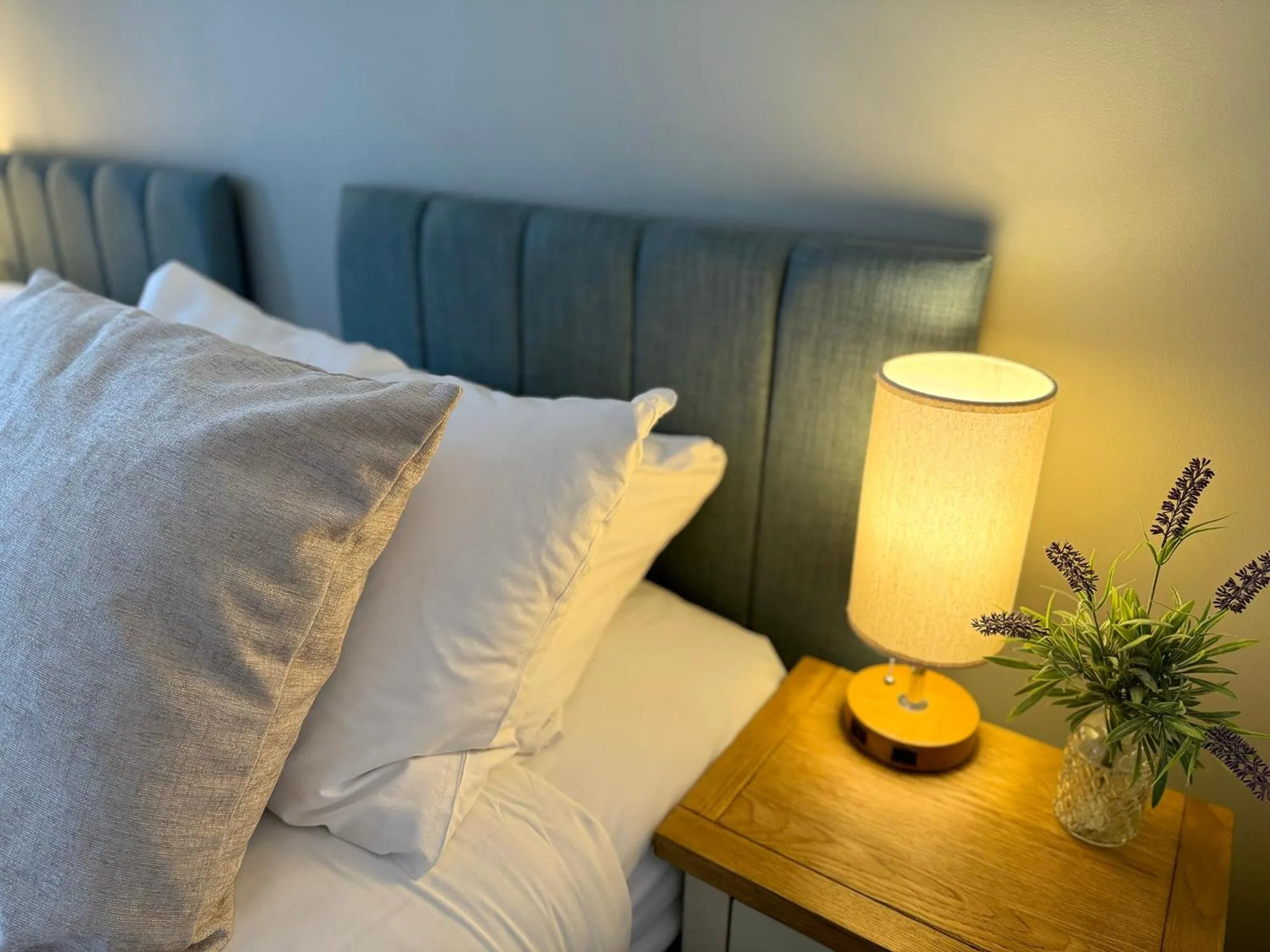 Bed in Thatched Cottage Hotel