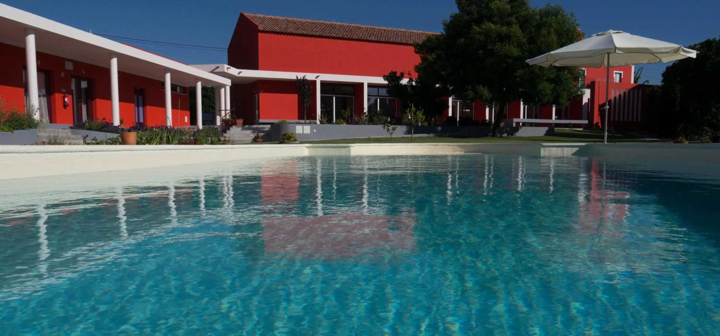 Property building in Casa d´Edite