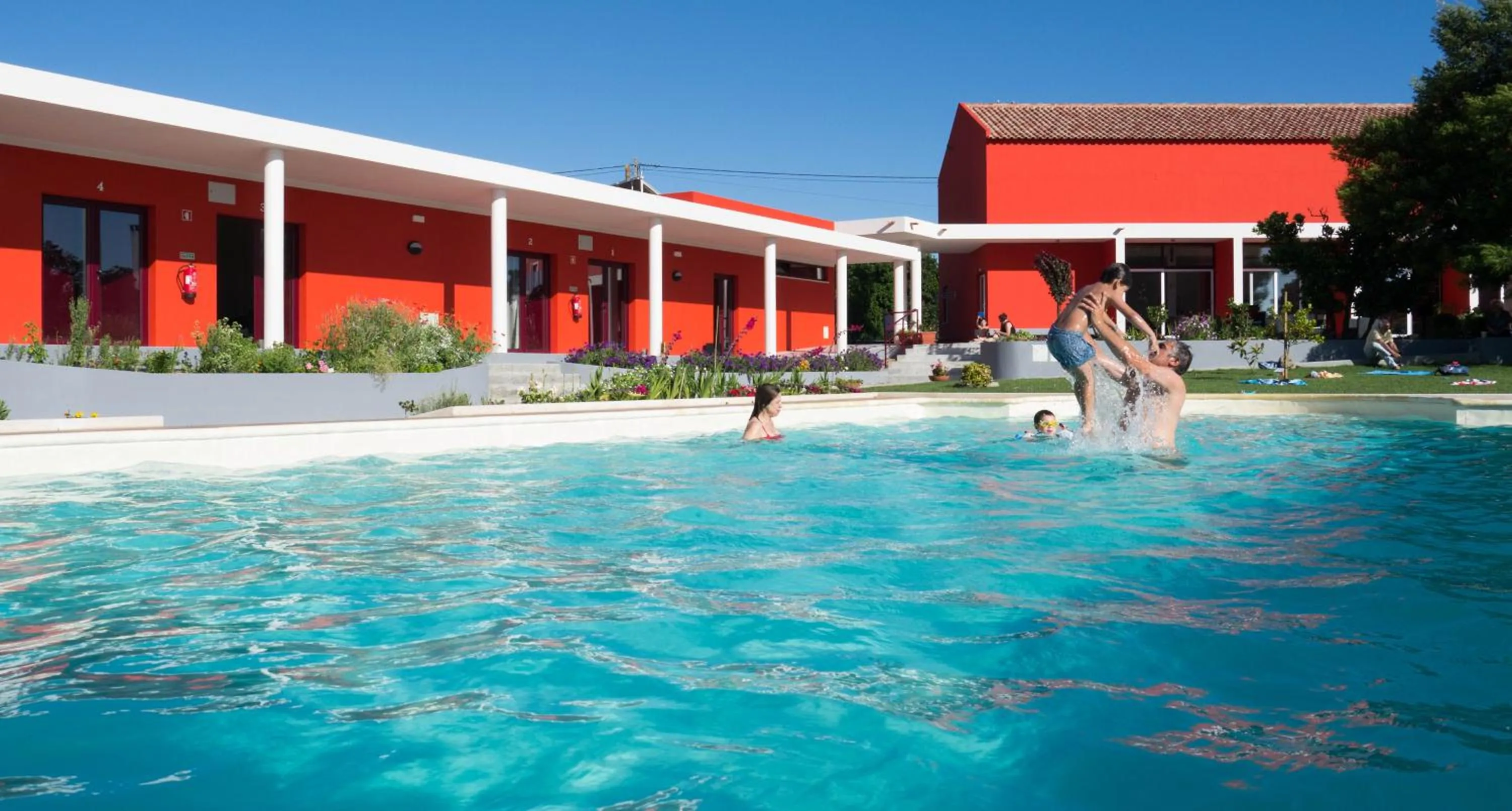 Property building in Casa d´Edite