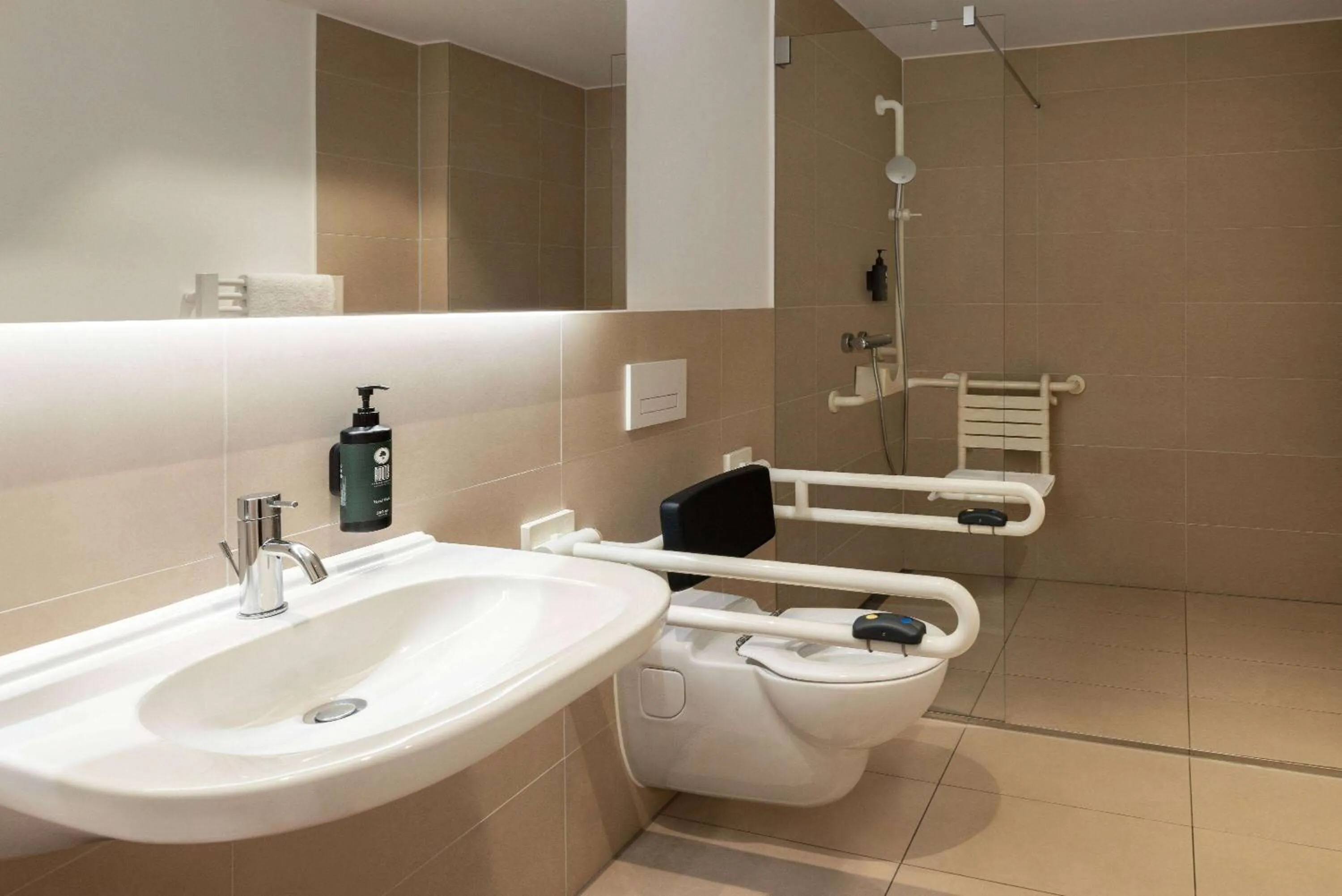 Shower in Amedia Plaza Dresden, Trademark Collection by Wyndham