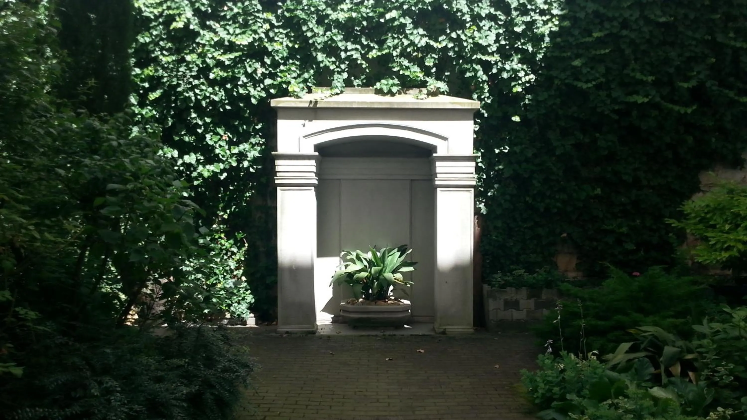 Garden view in BMG Apartment Basilica