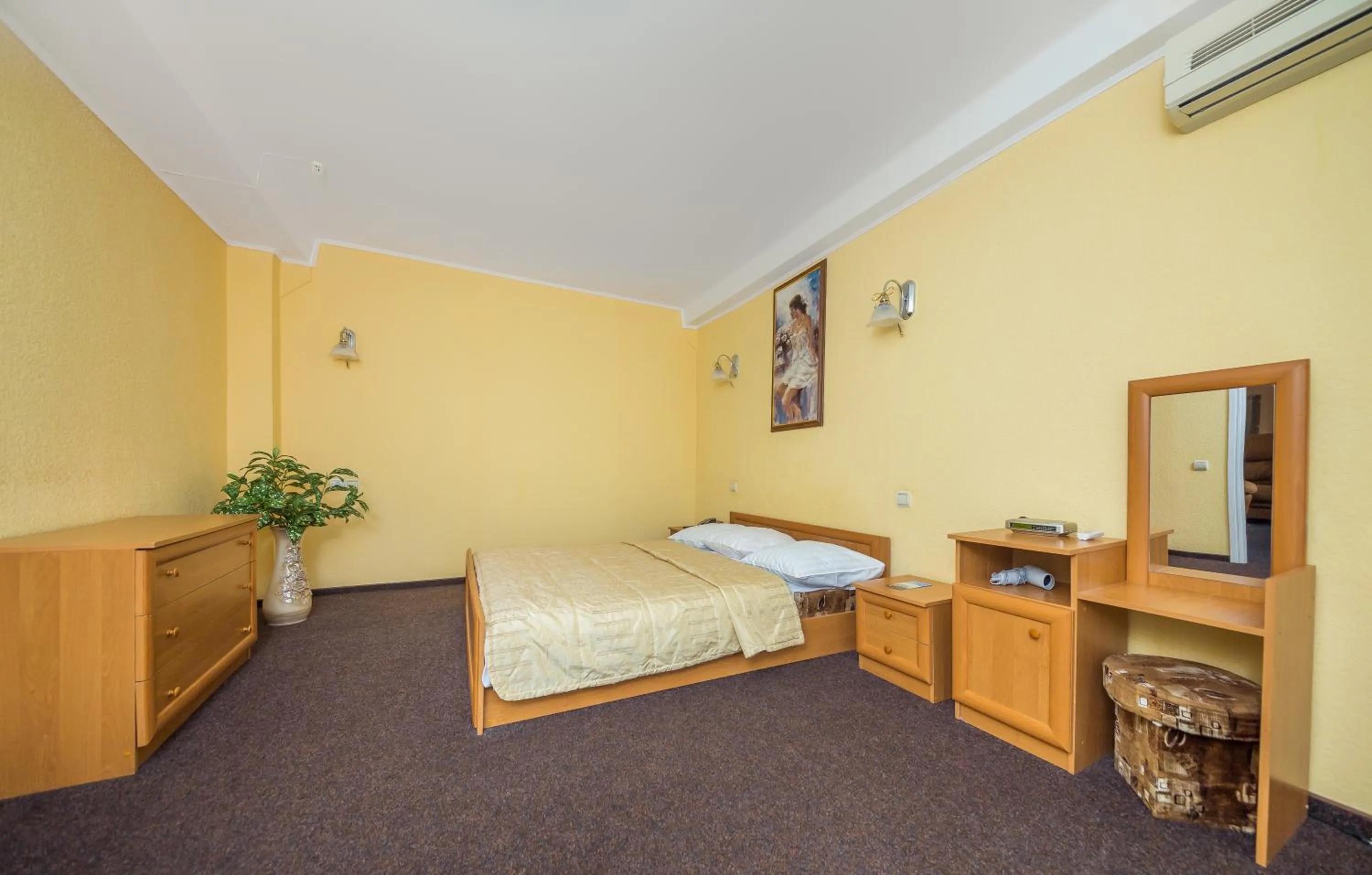 Bed in Hotel Druzhba