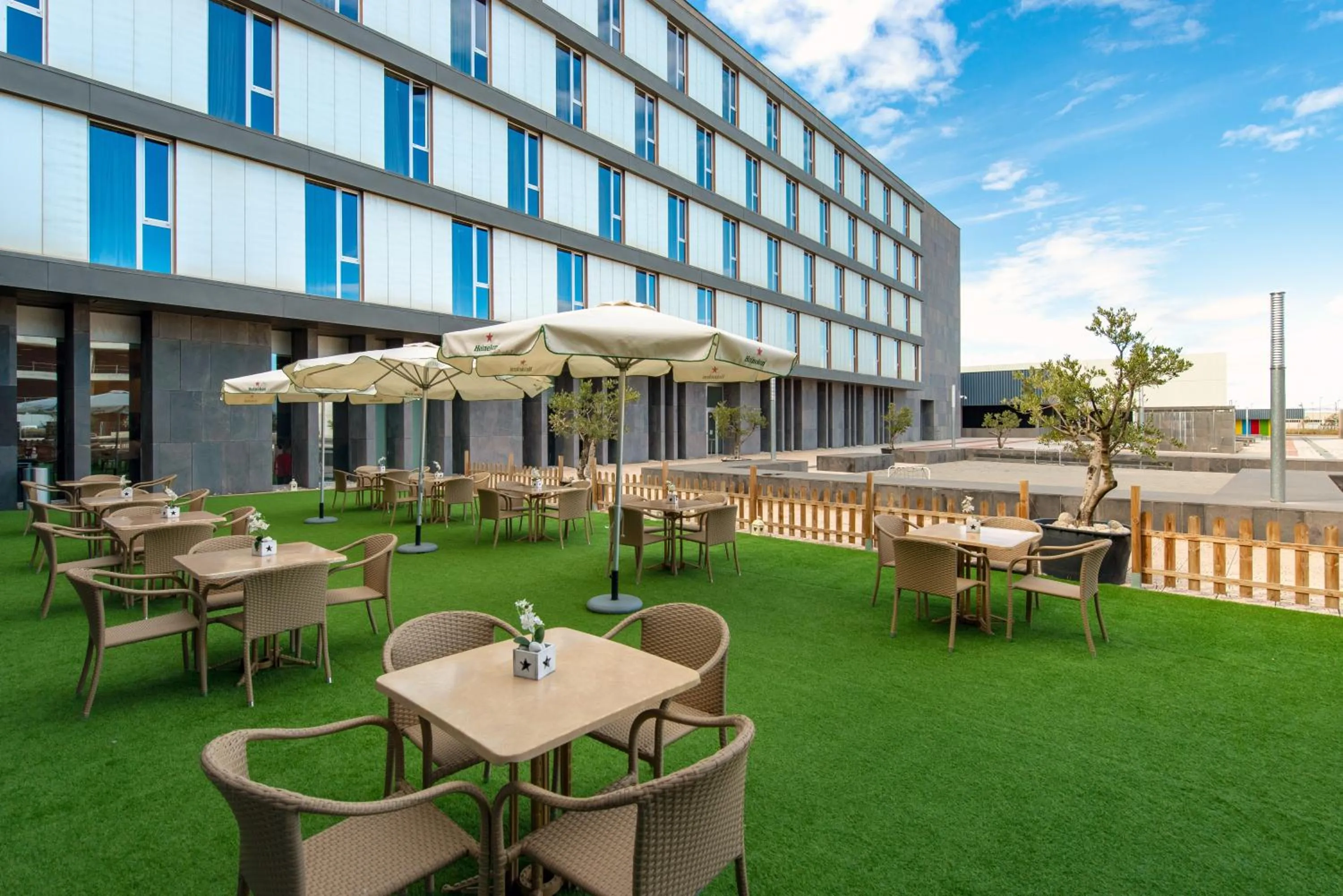 Restaurant/places to eat in Hotel Diagonal Plaza