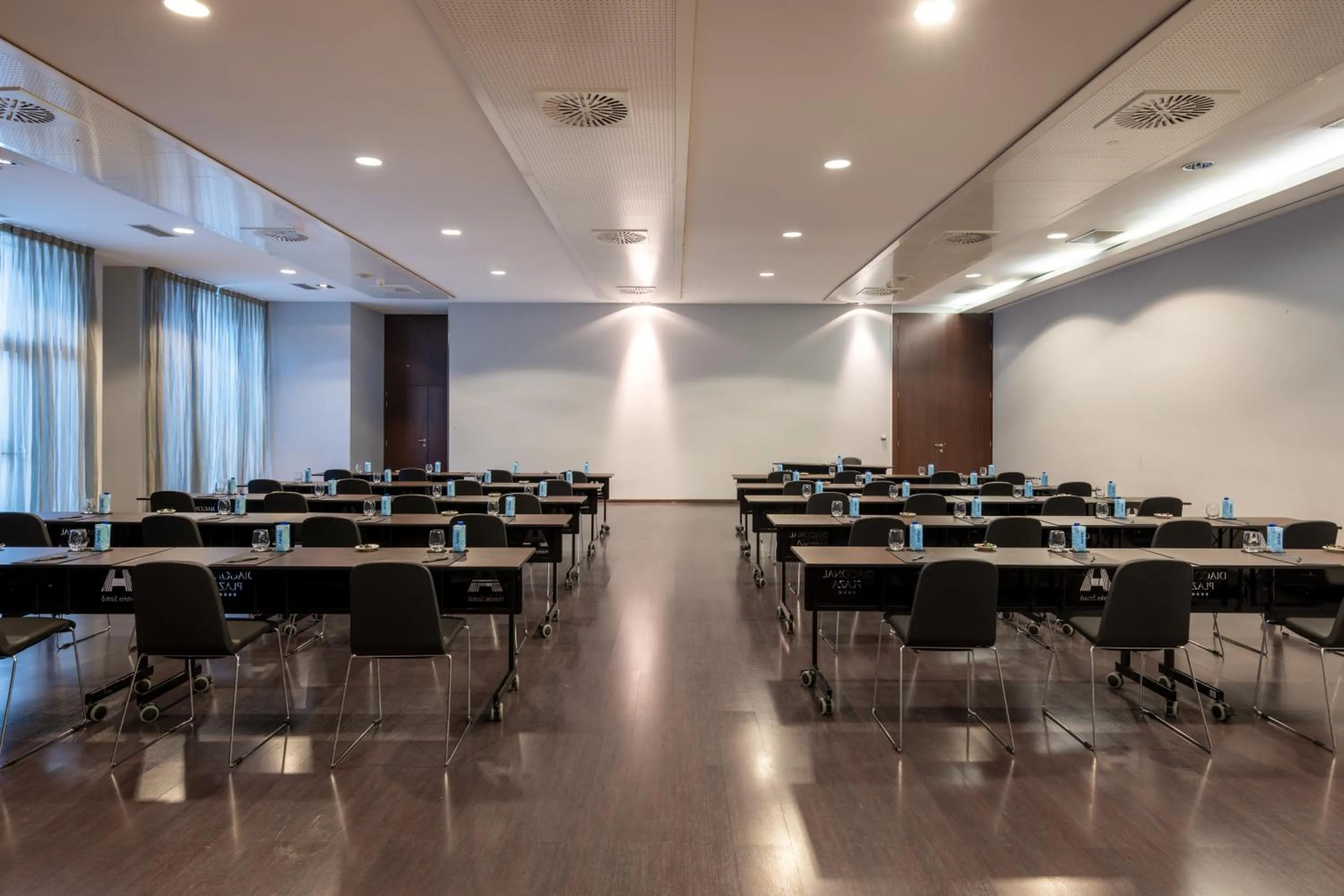 Seating area in Hotel Diagonal Plaza