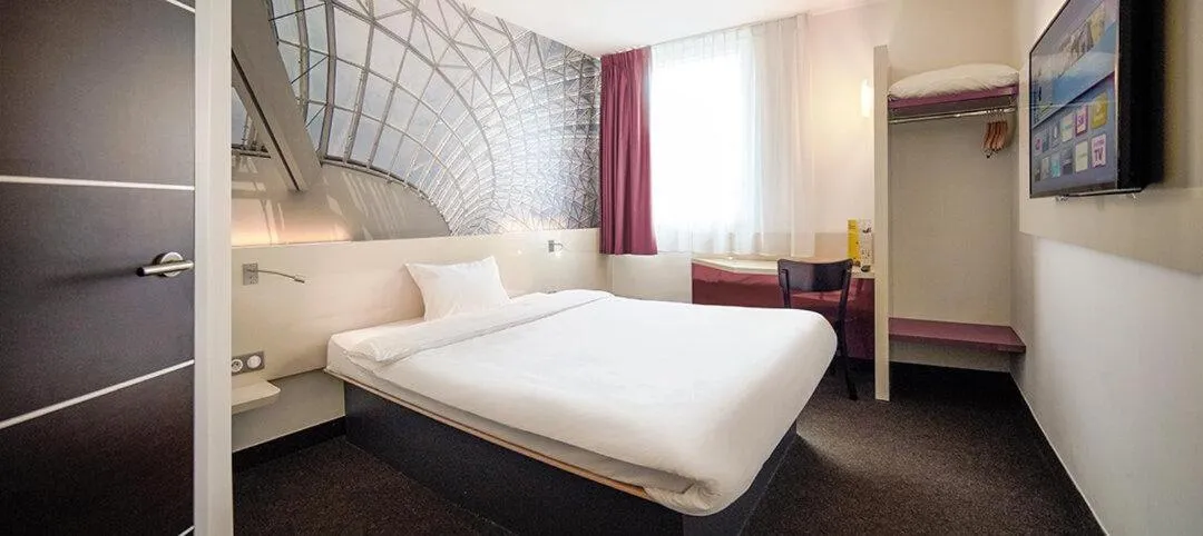 Photo of the whole room, Bed in B&B HOTEL Katowice Centrum
