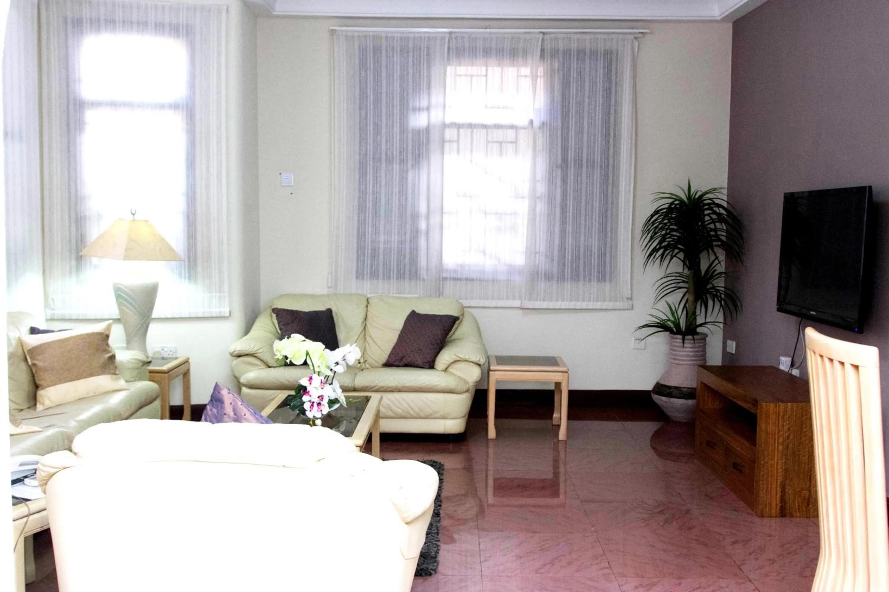 Mahogany Lodge, Cantonments