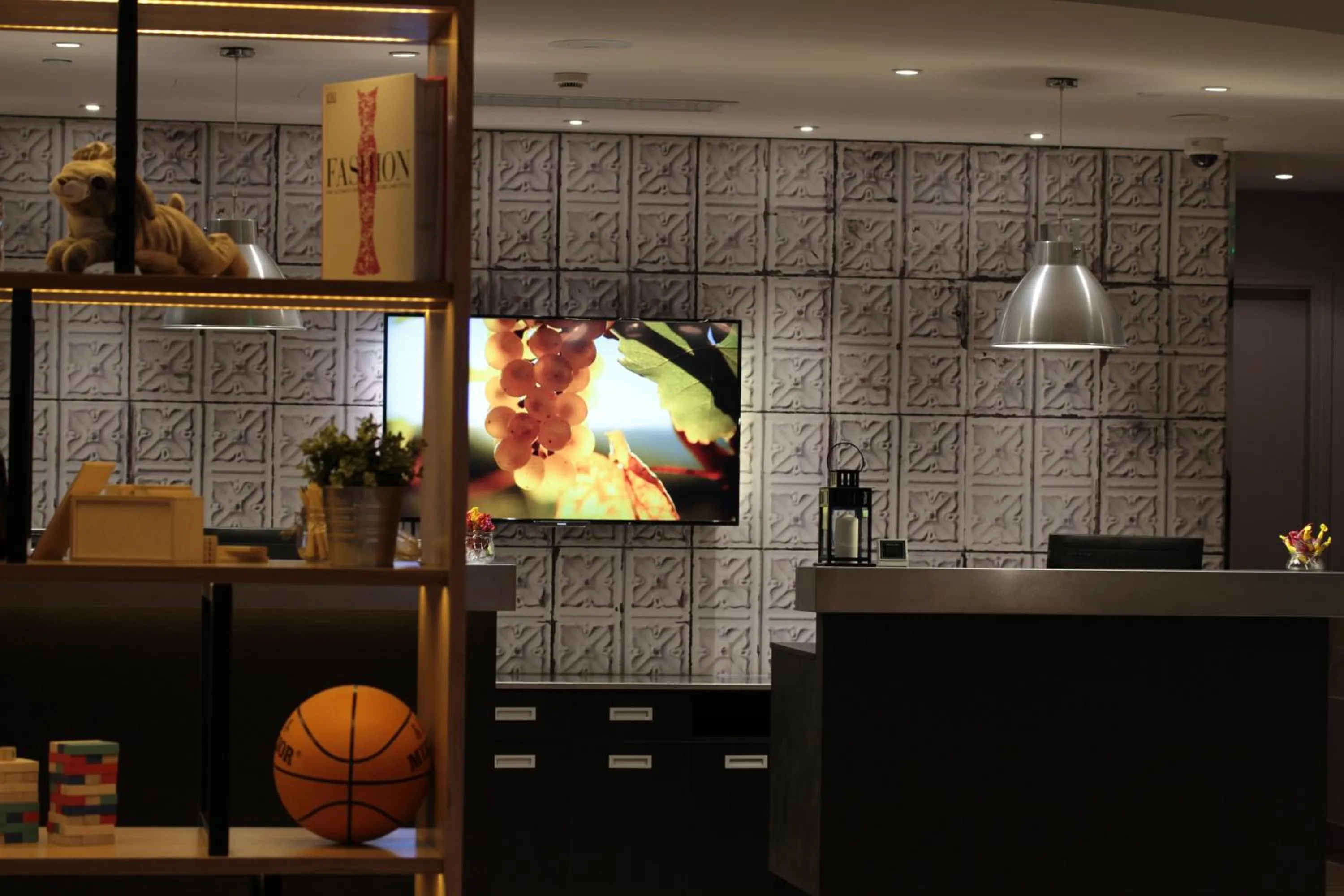 Restaurant/places to eat in Campanile Shanghai Bund Hotel