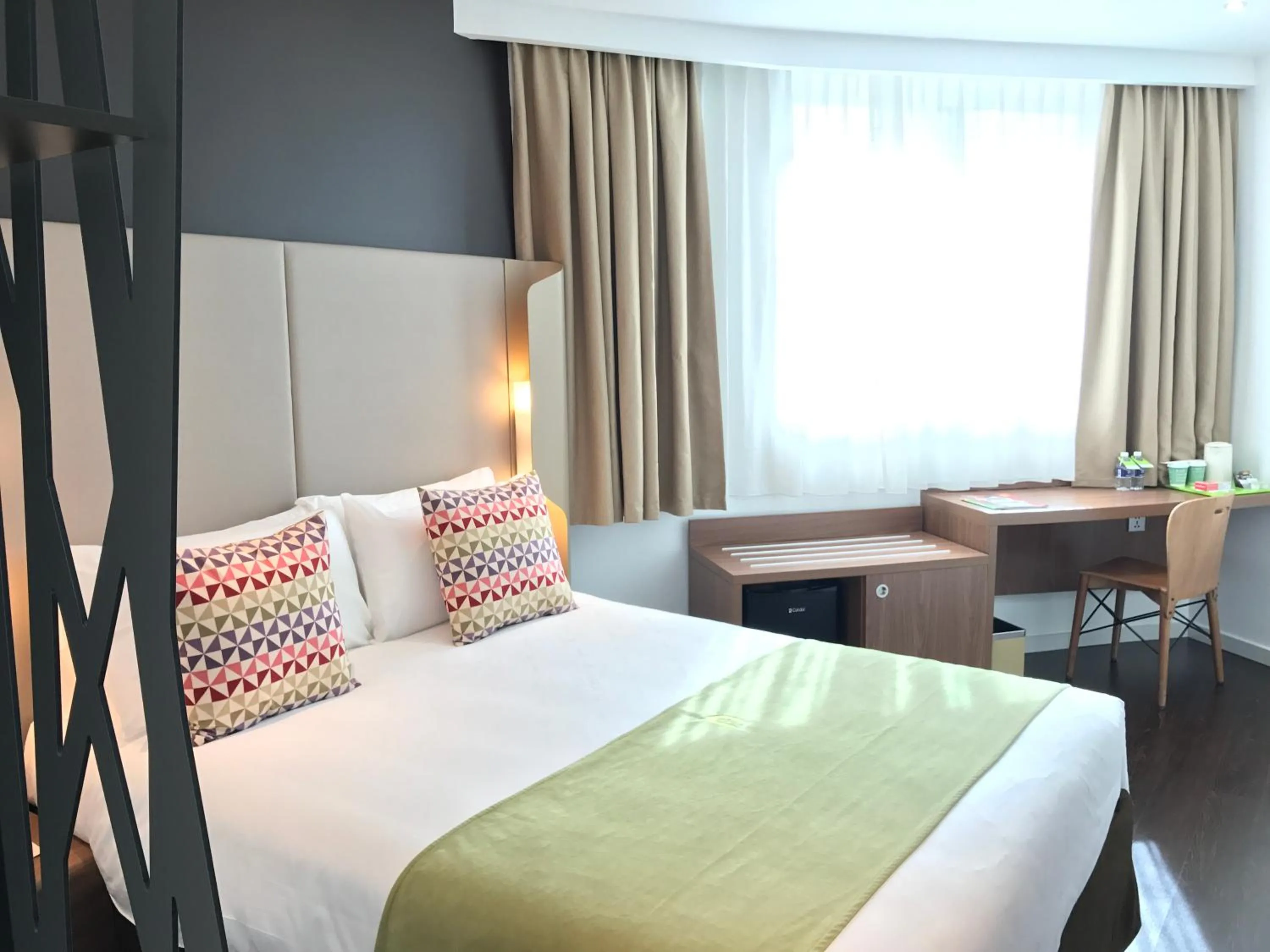 Bedroom, Bed in Campanile Shanghai Bund Hotel