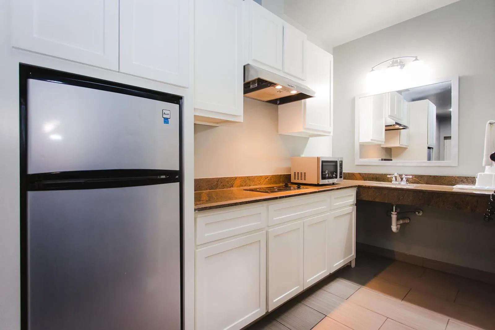 Kitchen or kitchenette in Econo Lodge Inn & Suites Channelview - Houston East