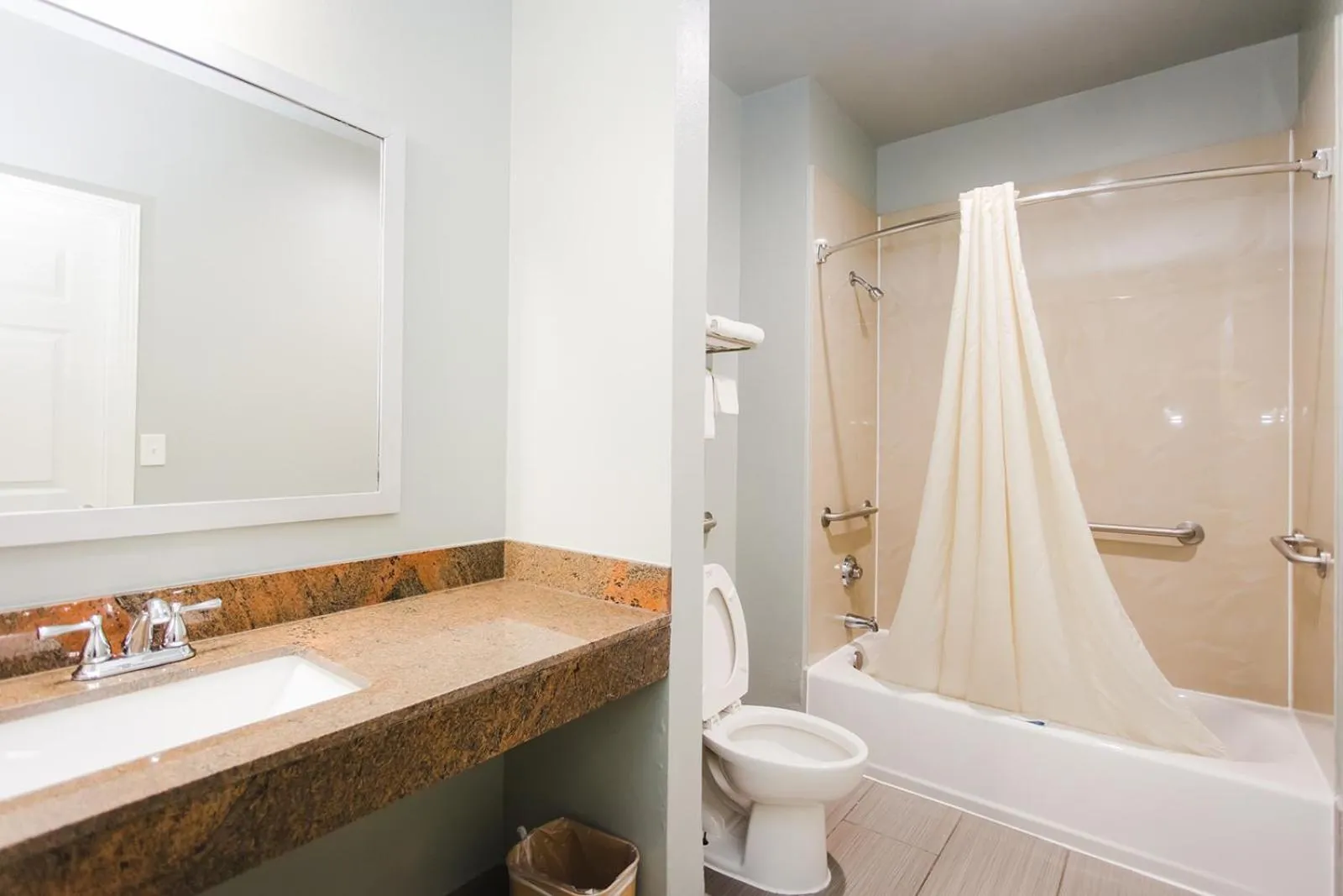 Bathroom in Econo Lodge Inn & Suites Channelview - Houston East