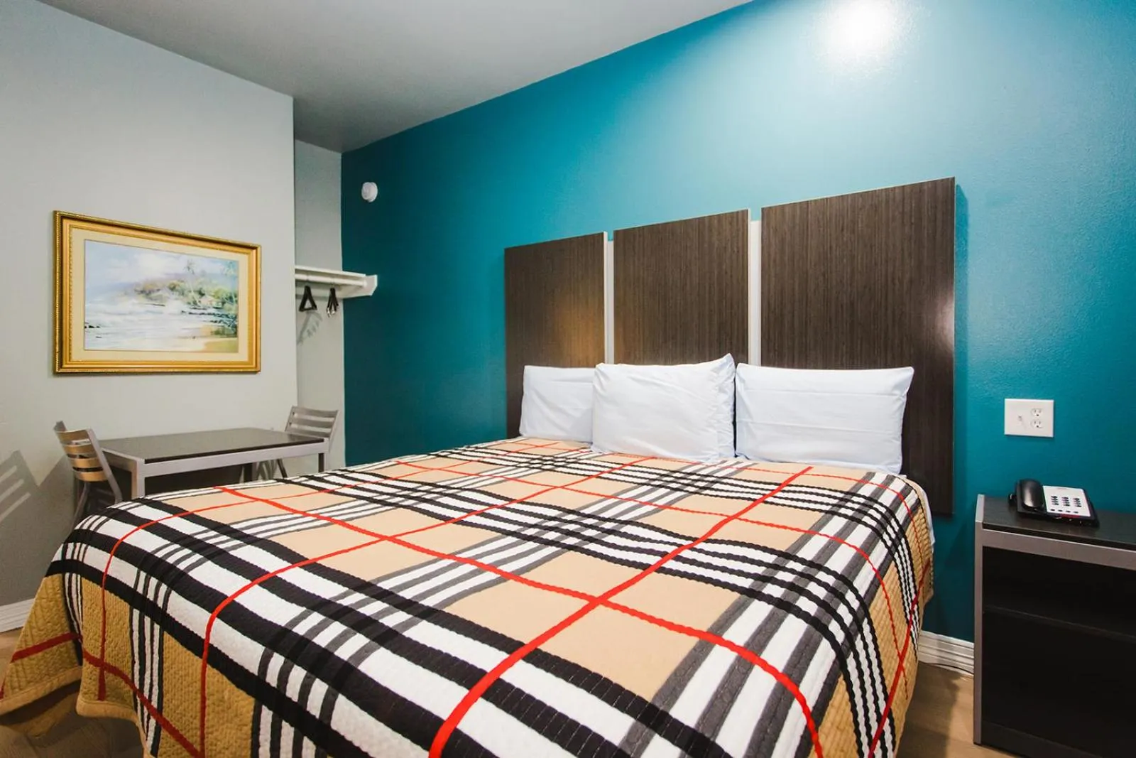 Bedroom, Bed in Econo Lodge Inn & Suites Channelview - Houston East