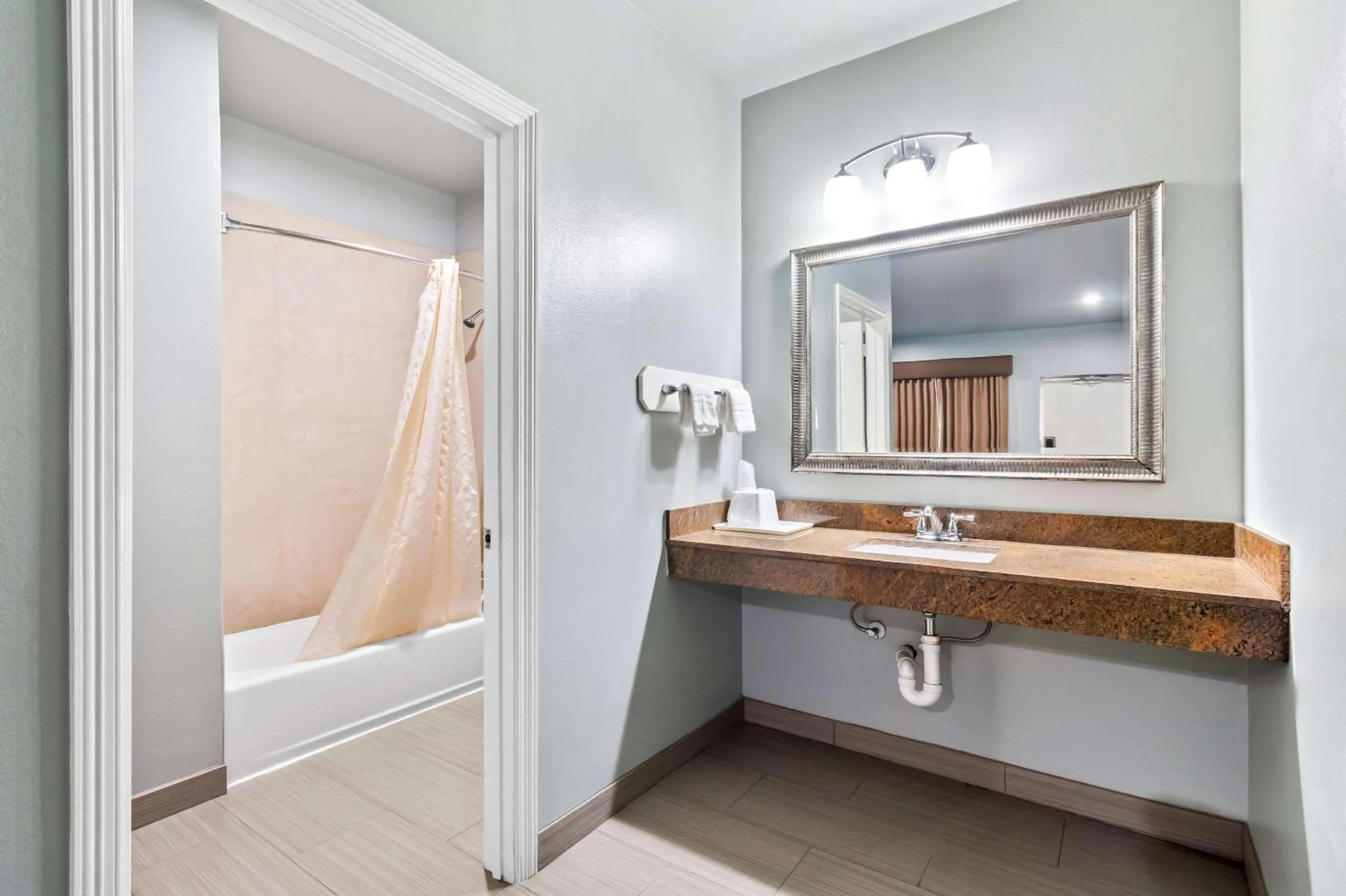 Bathroom in Econo Lodge Inn & Suites Channelview - Houston East