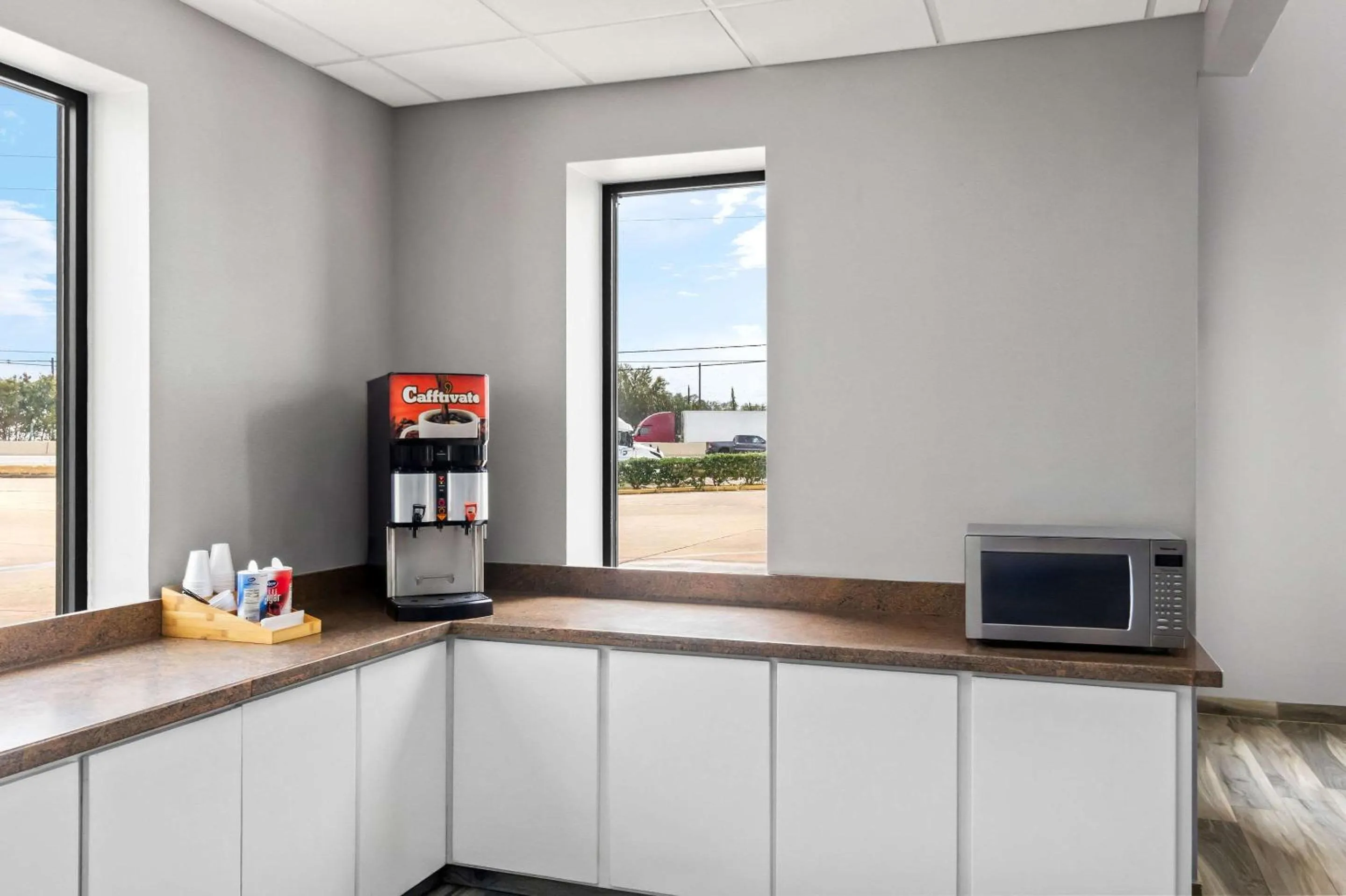 Breakfast in Econo Lodge Inn & Suites Channelview - Houston East