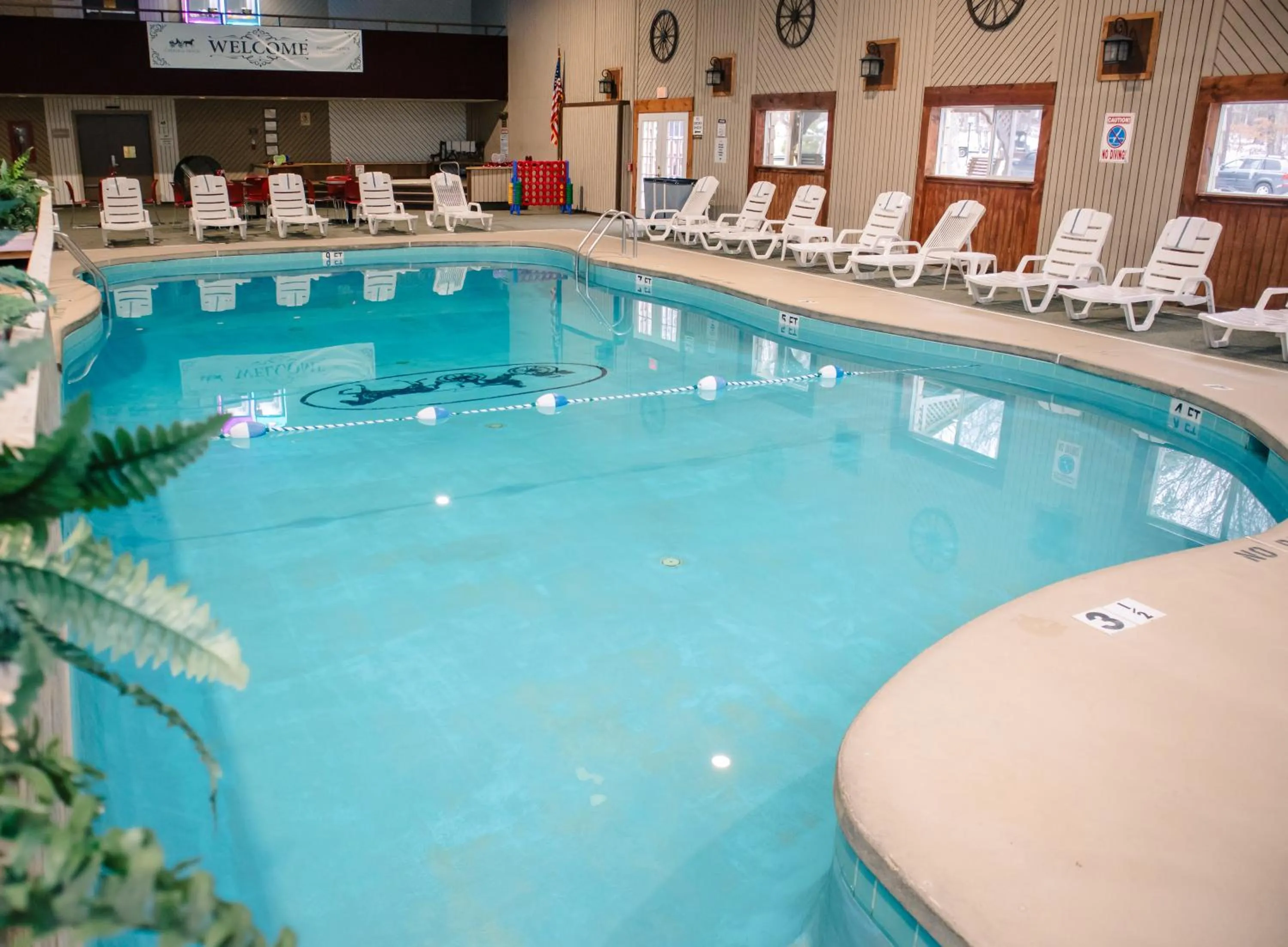 Swimming pool in Carriage House Country Club