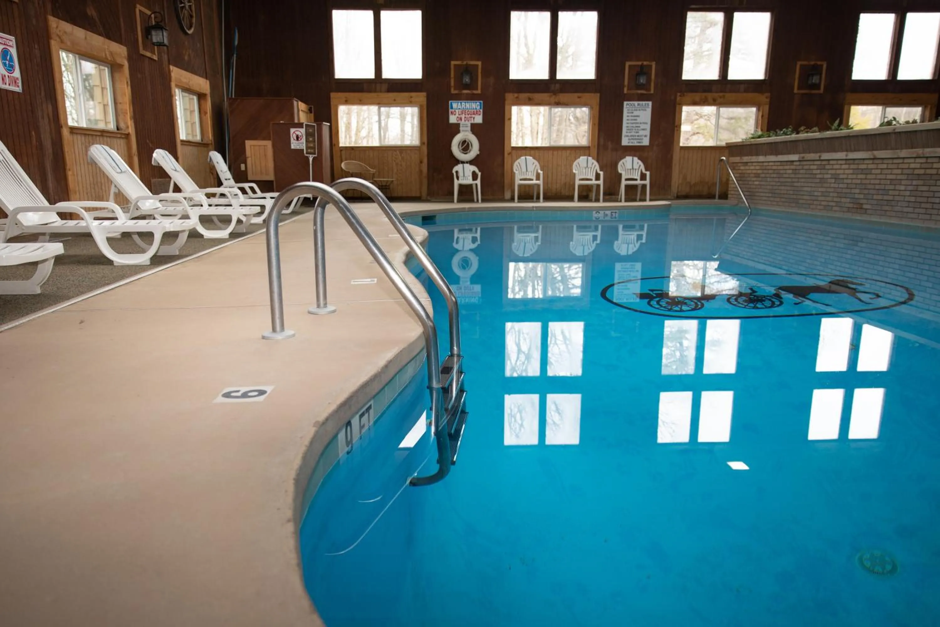 Swimming pool in Carriage House Country Club
