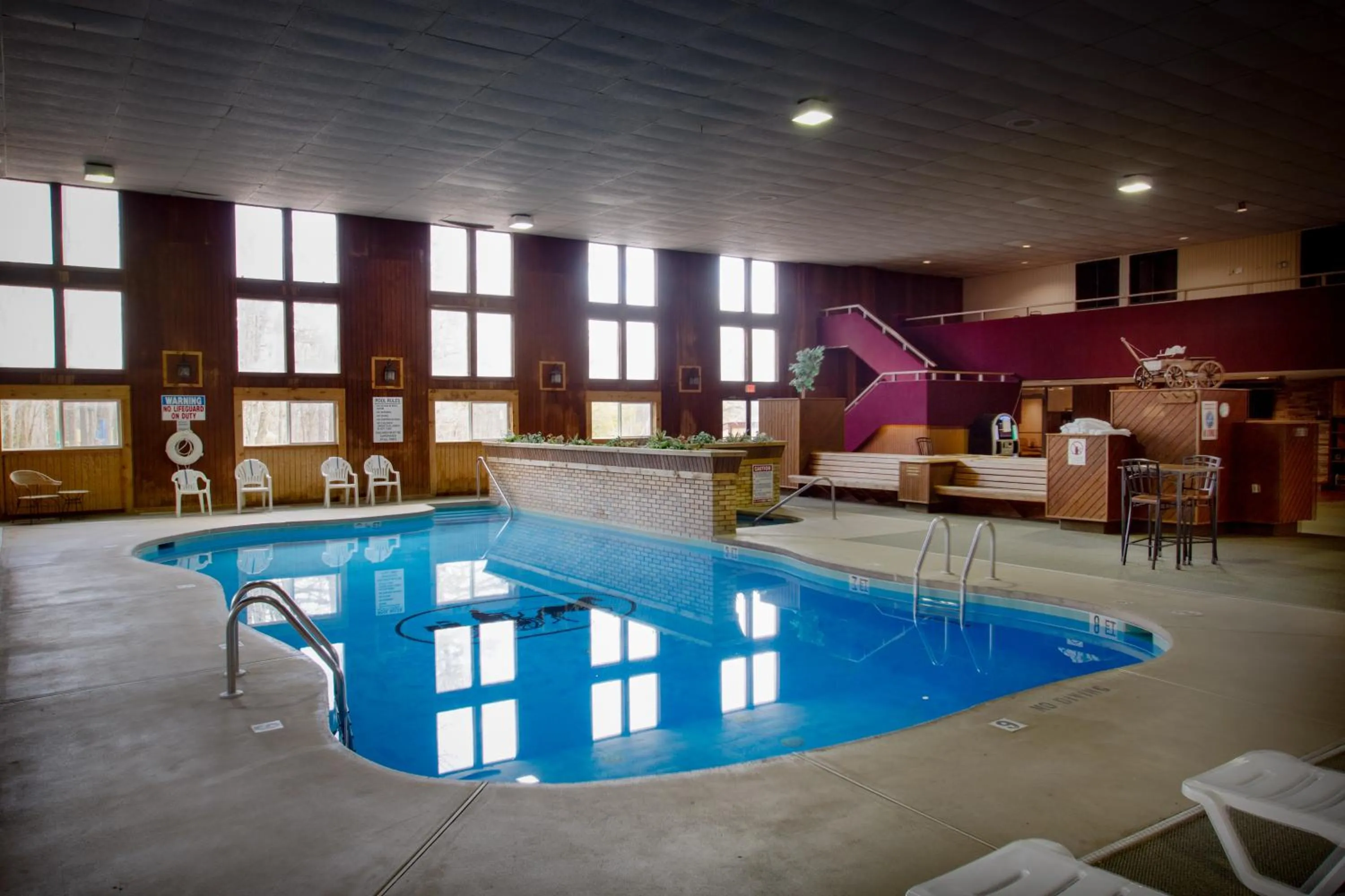 Swimming pool in Carriage House Country Club