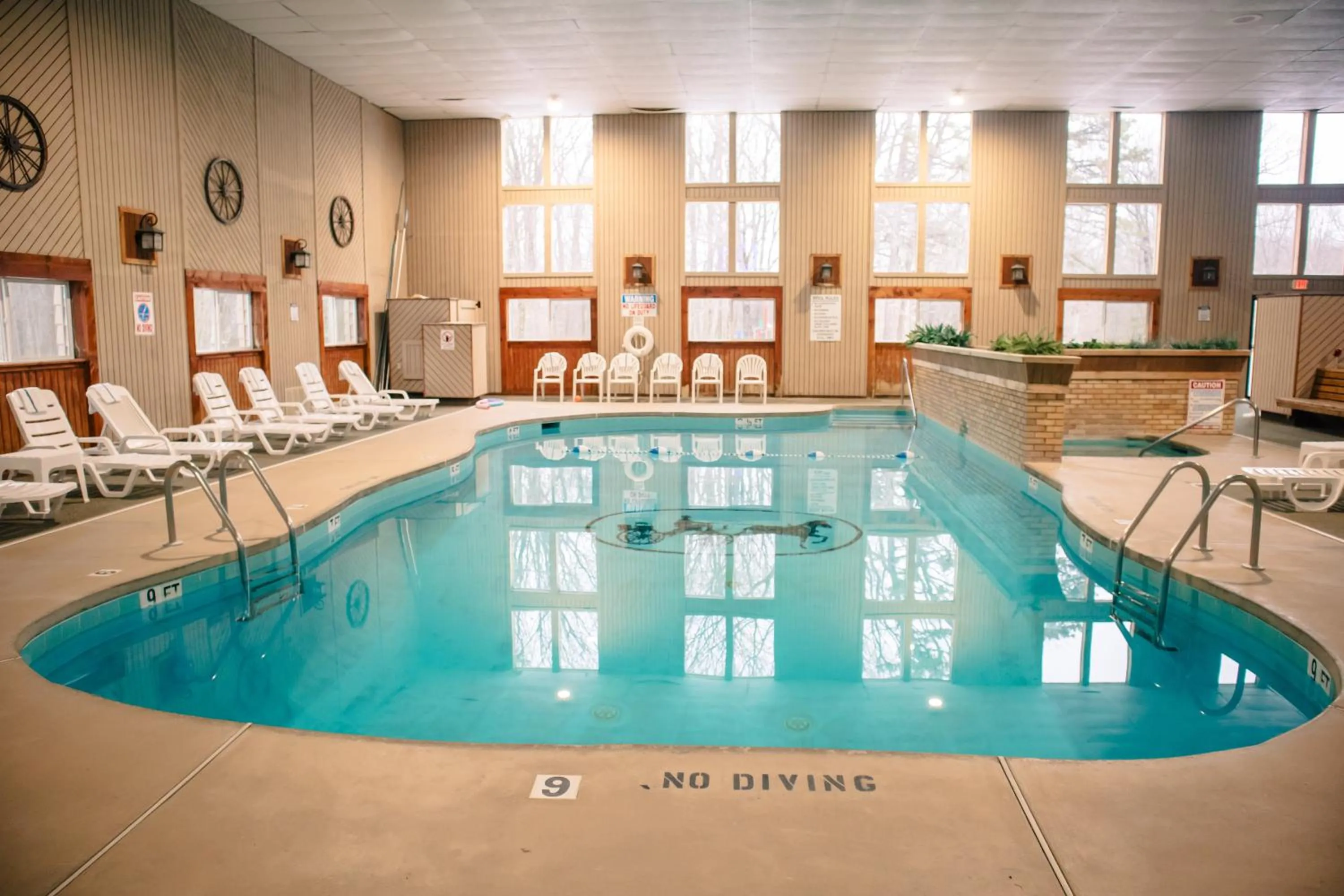 Swimming pool in Carriage House Country Club
