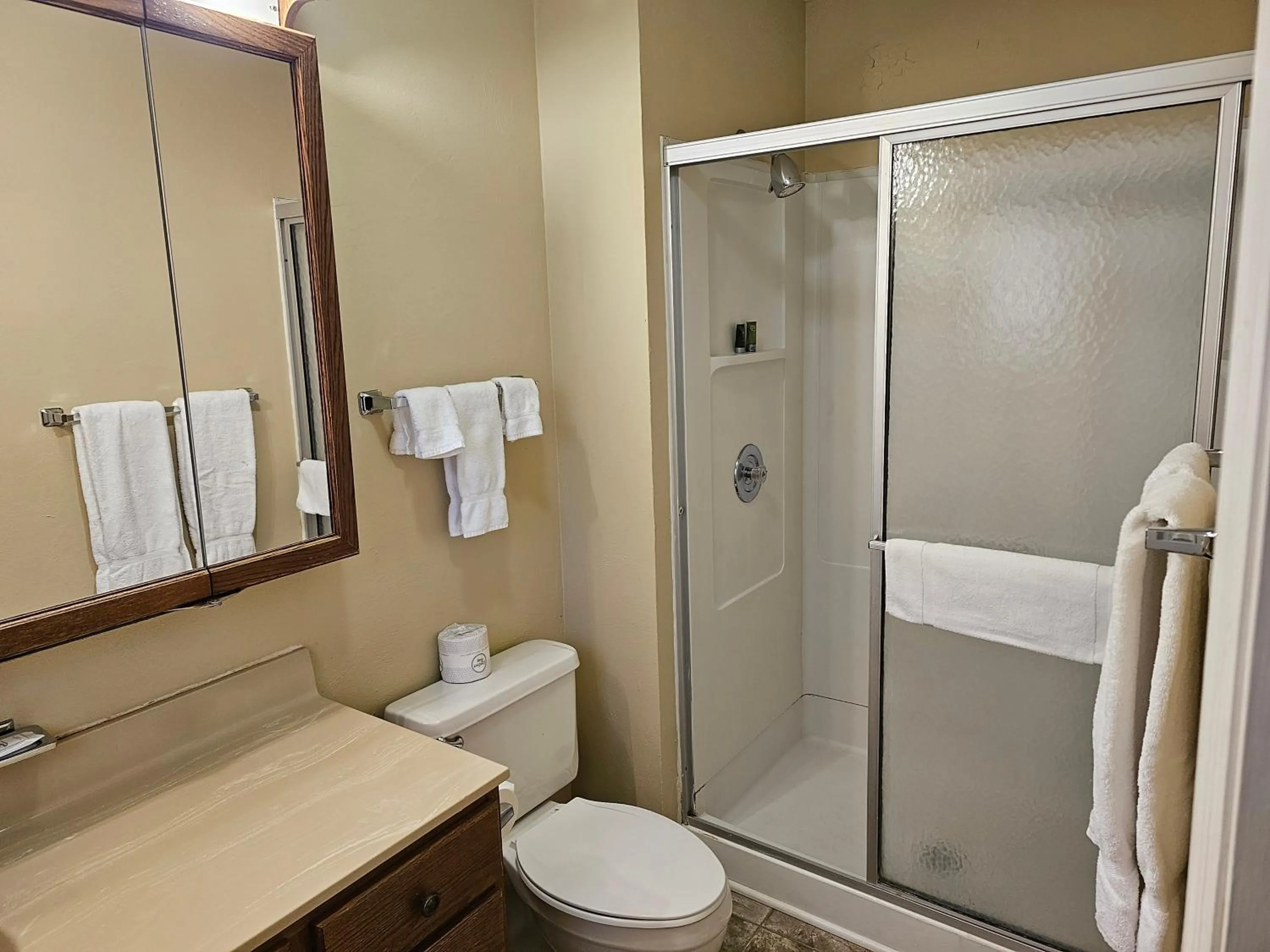 Bathroom in Lakeview Golf Resort