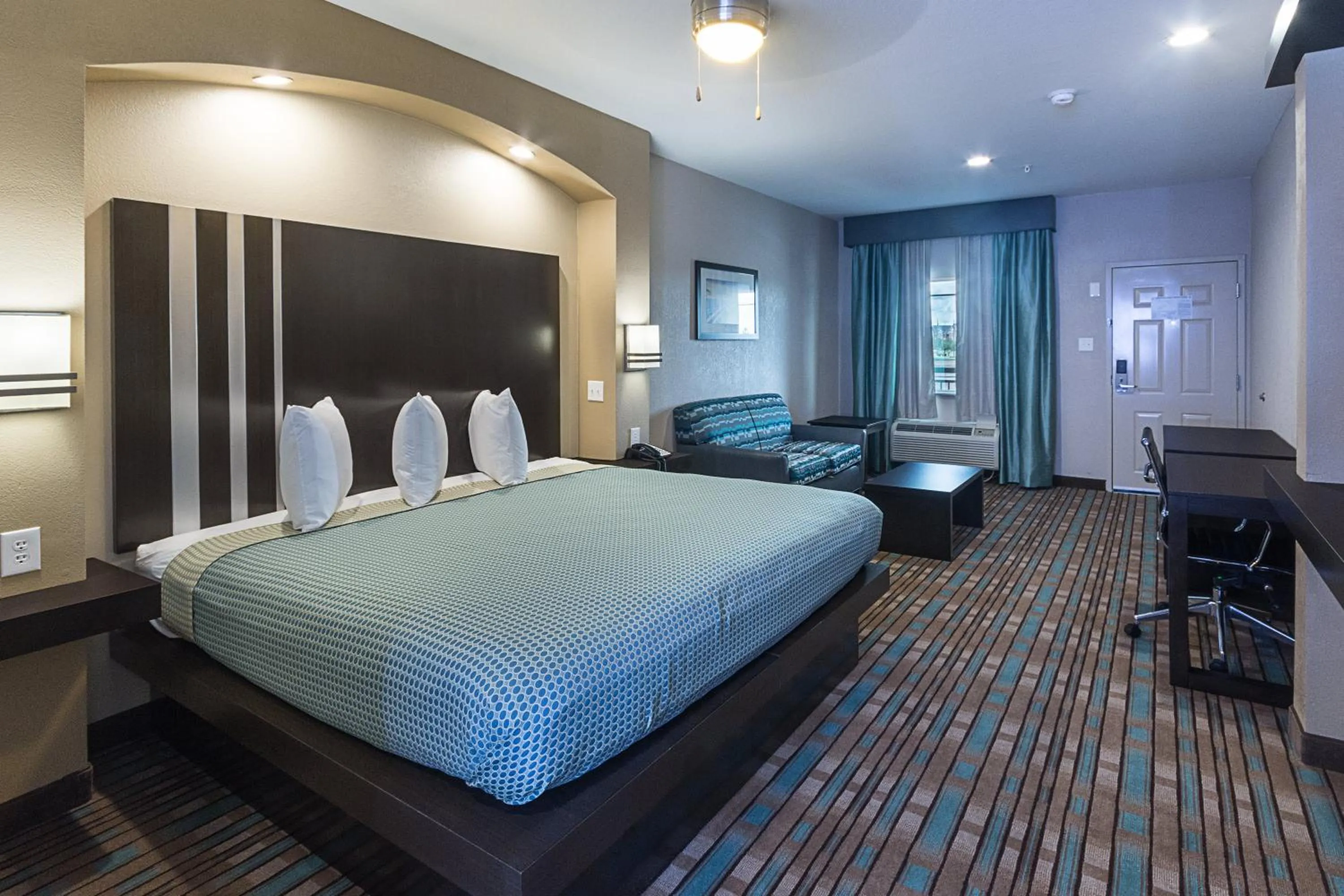 Photo of the whole room, Bed in Econo Lodge Inn & Suites Houston NW-Cy-Fair