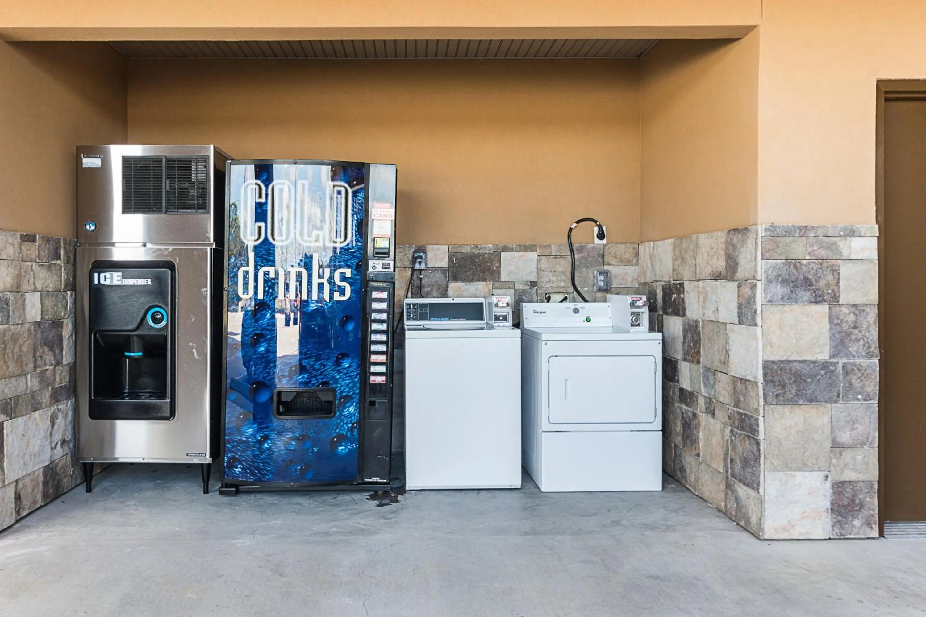 Non alcoholic drinks in Econo Lodge Inn & Suites Houston NW-Cy-Fair