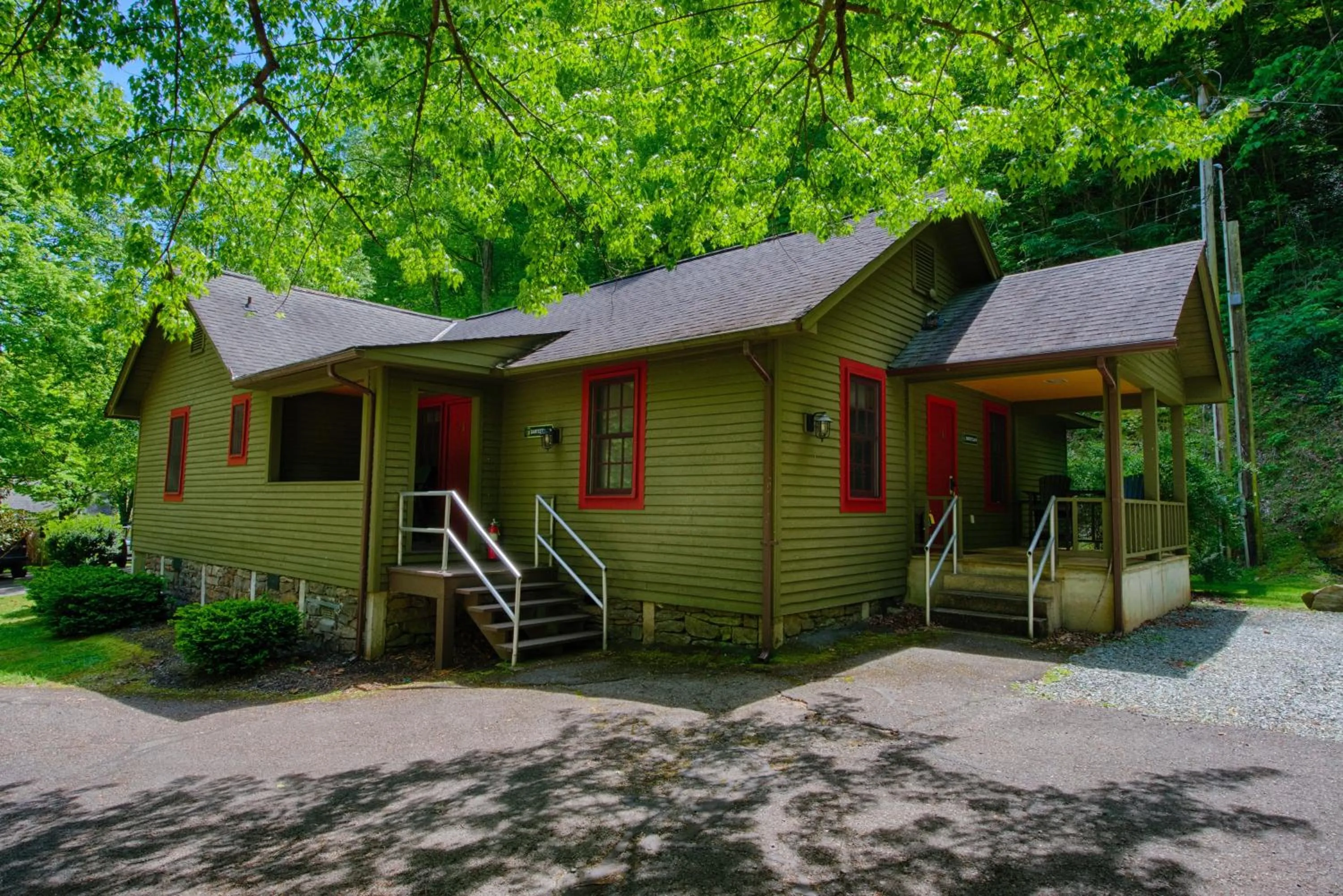 Property building in Historic Tapoco Lodge Resort