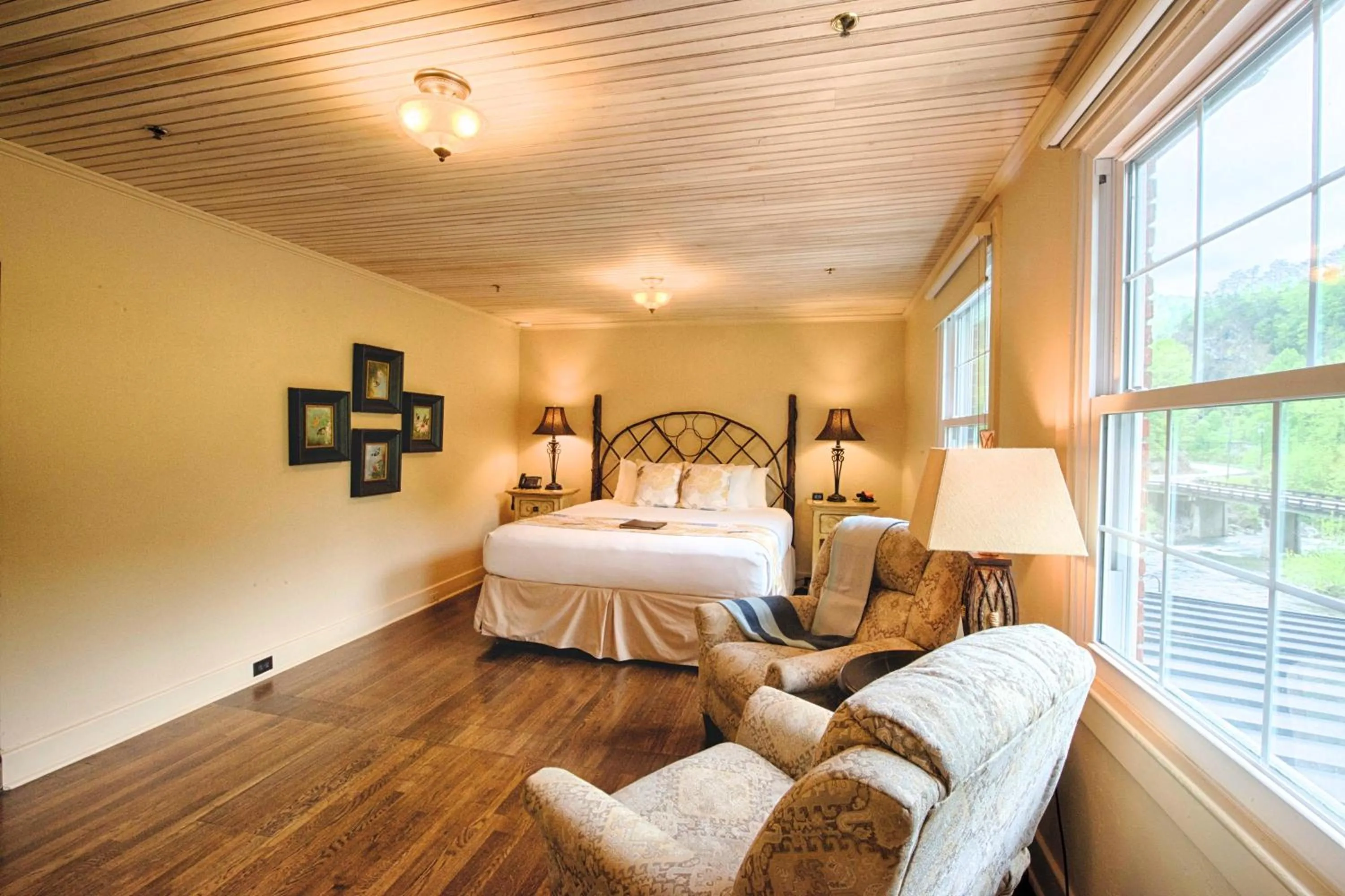 Bed in Historic Tapoco Lodge Resort