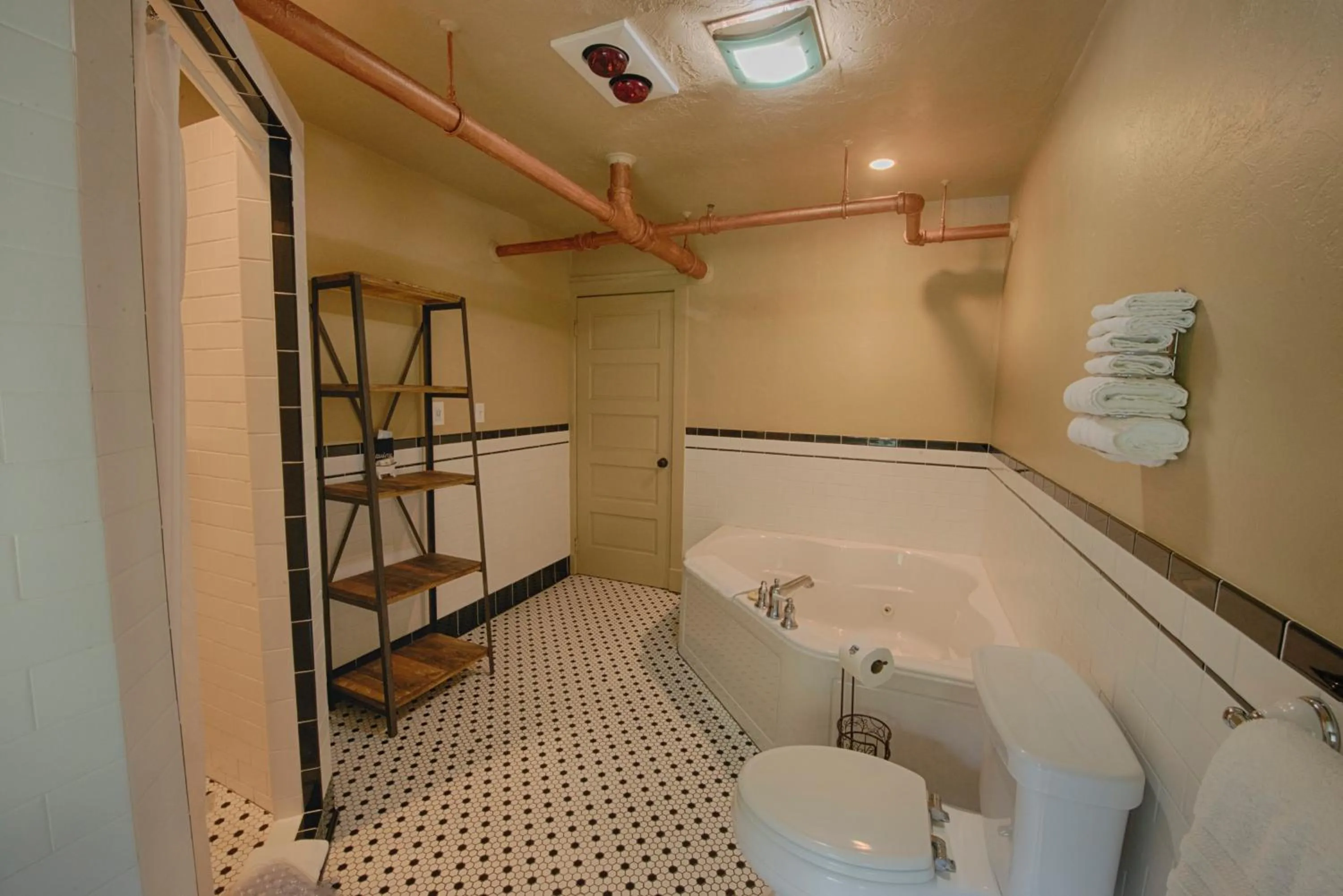 Shower in Historic Tapoco Lodge Resort