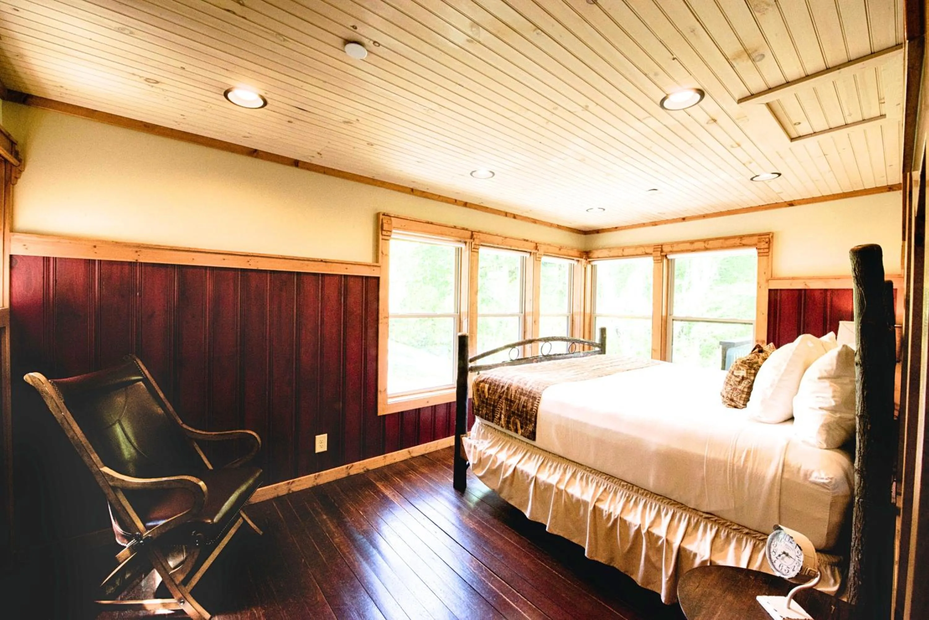 Bed in Historic Tapoco Lodge Resort