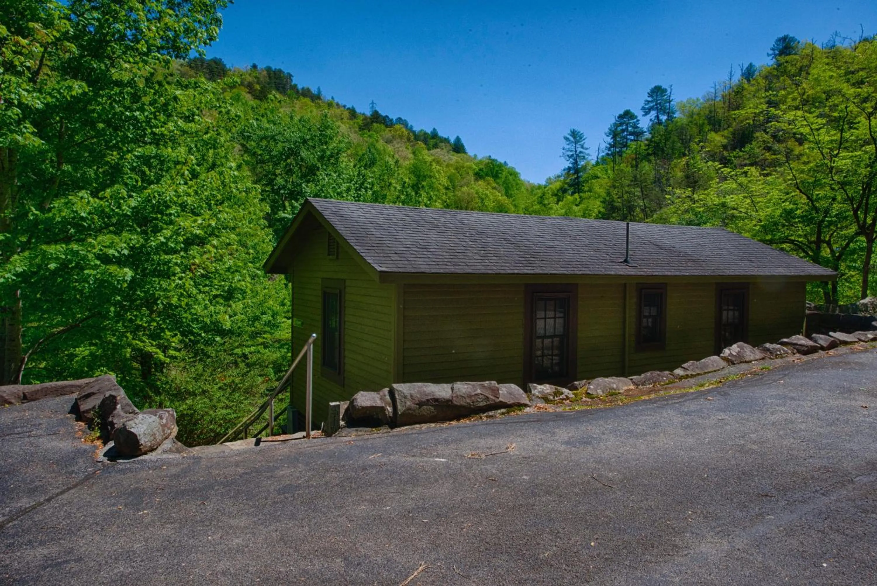 Property building in Historic Tapoco Lodge Resort