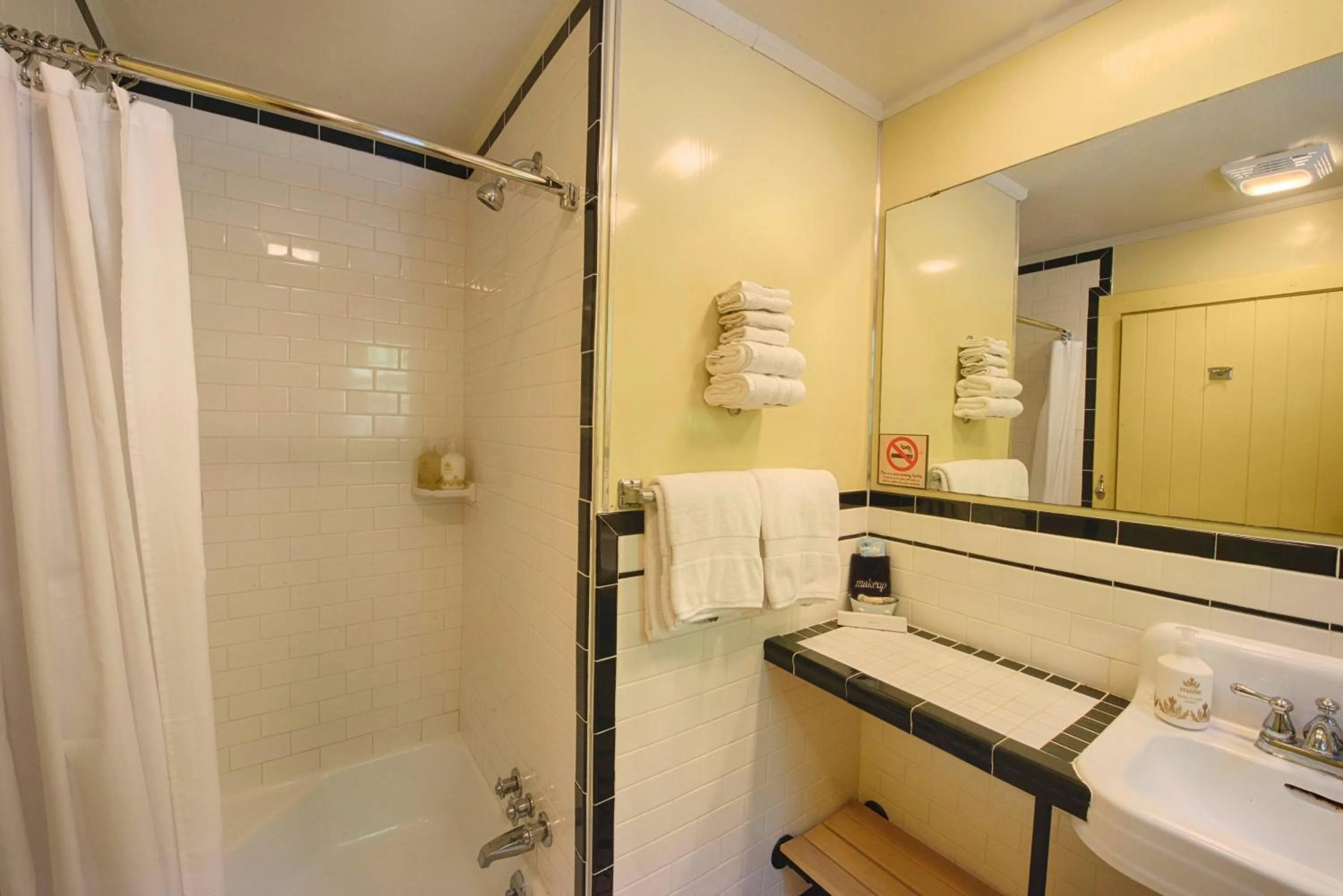 Shower in Historic Tapoco Lodge Resort