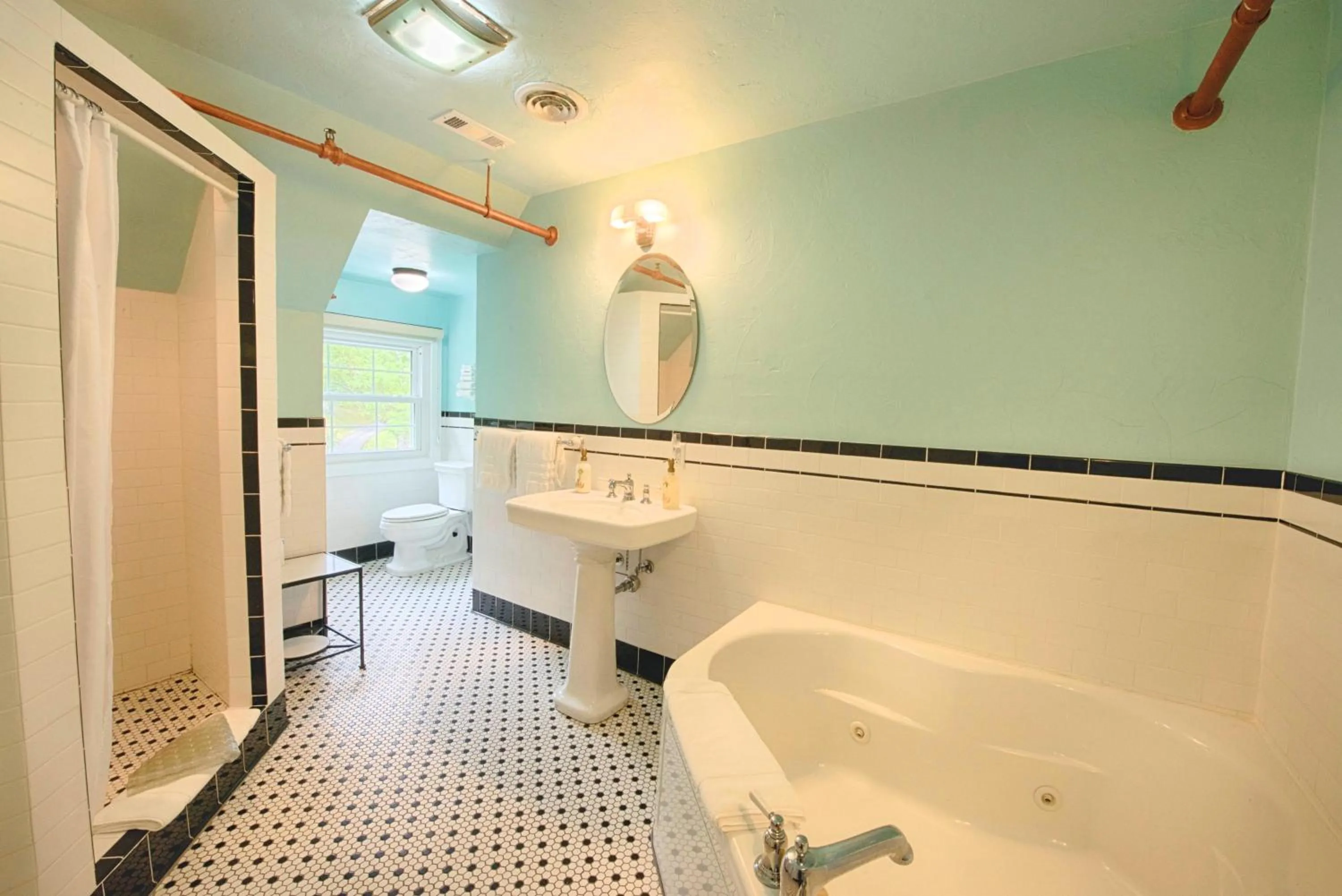 Shower in Historic Tapoco Lodge Resort